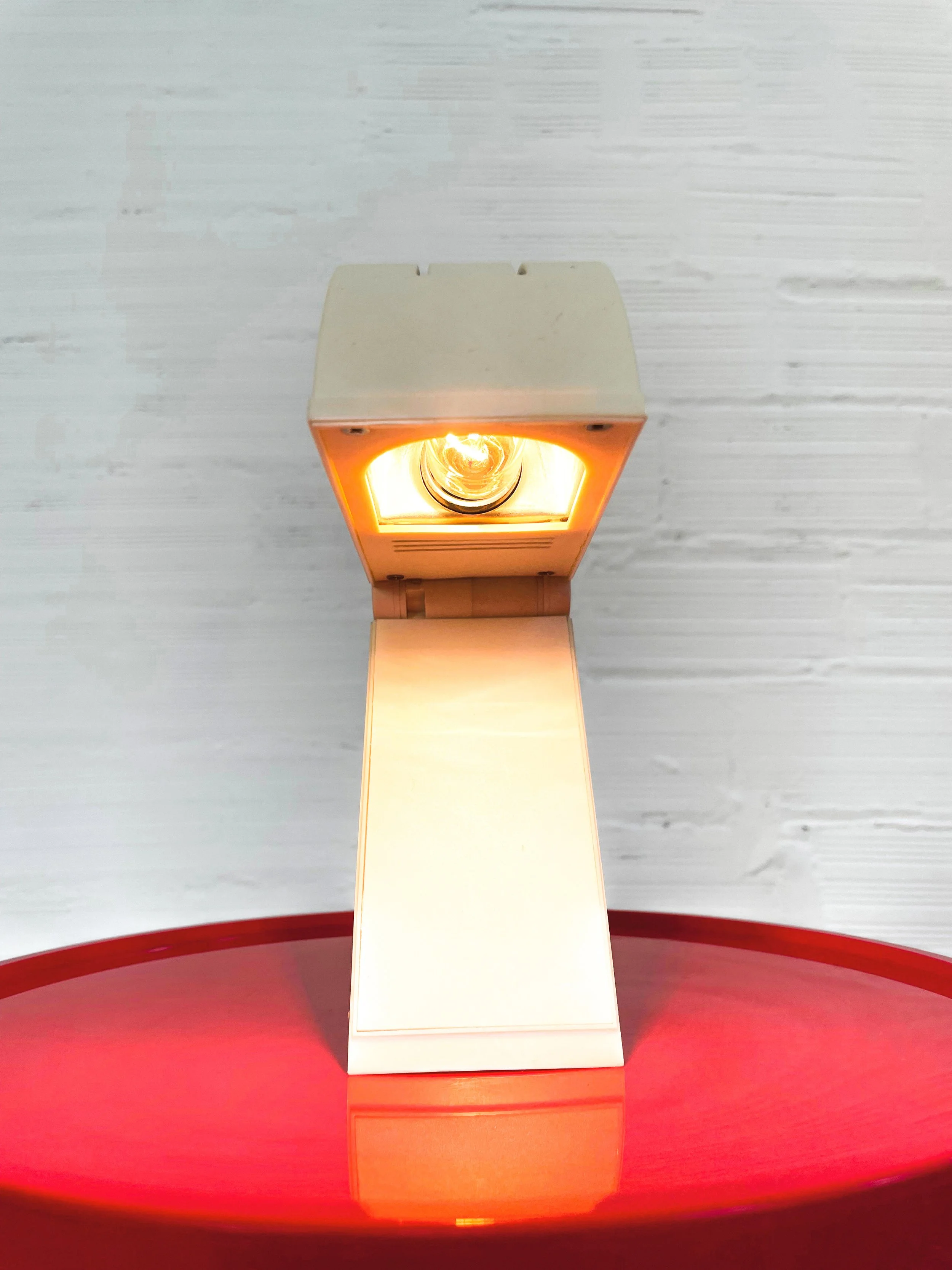 Lámpara de mesa modelo Disco de Mario Bertorelle. Italia, años 70. Monda Lironda Vintage