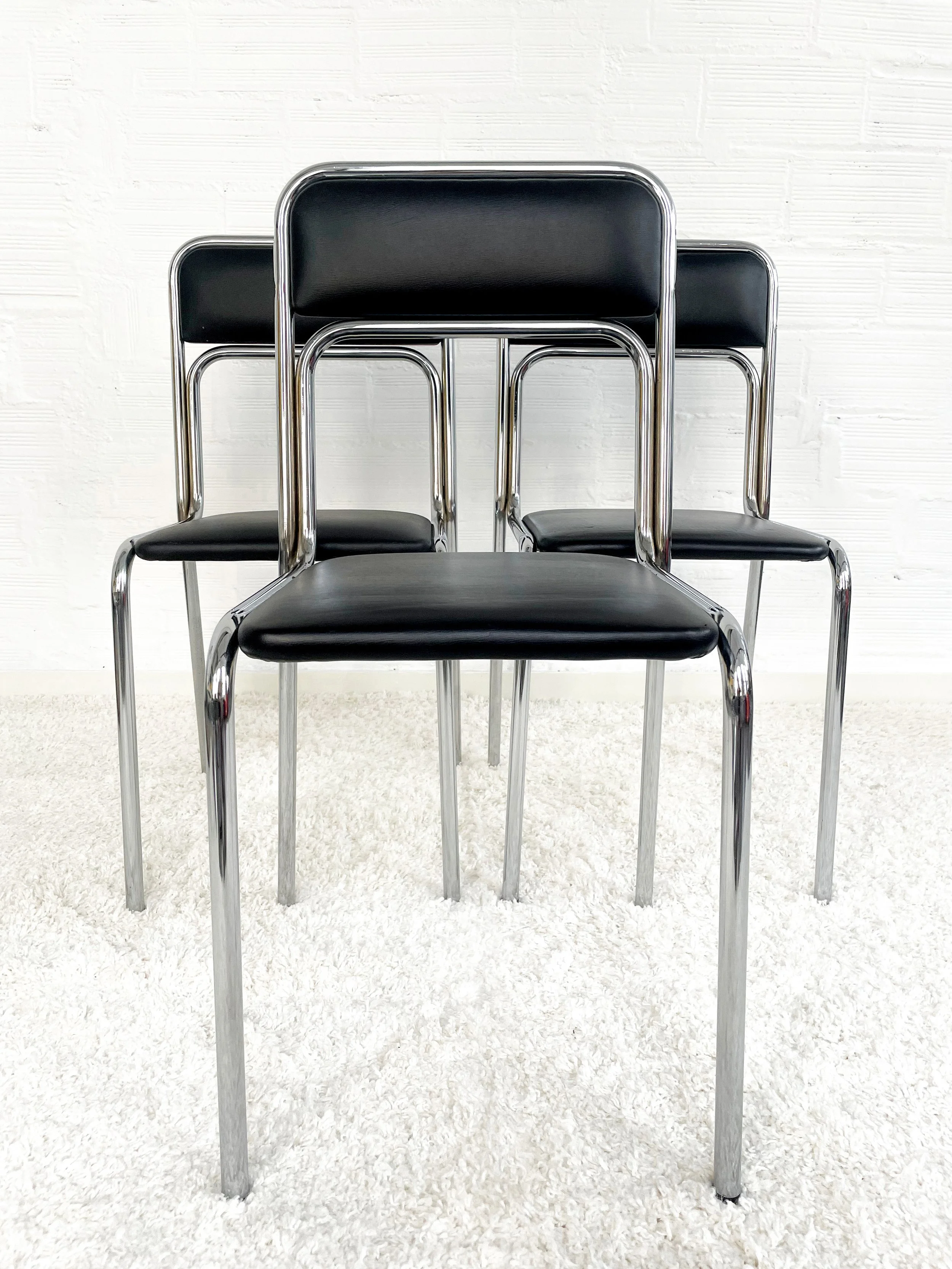 Sillas bauhaus. Color negro. Italia 70s. Monda Lironda Vintage