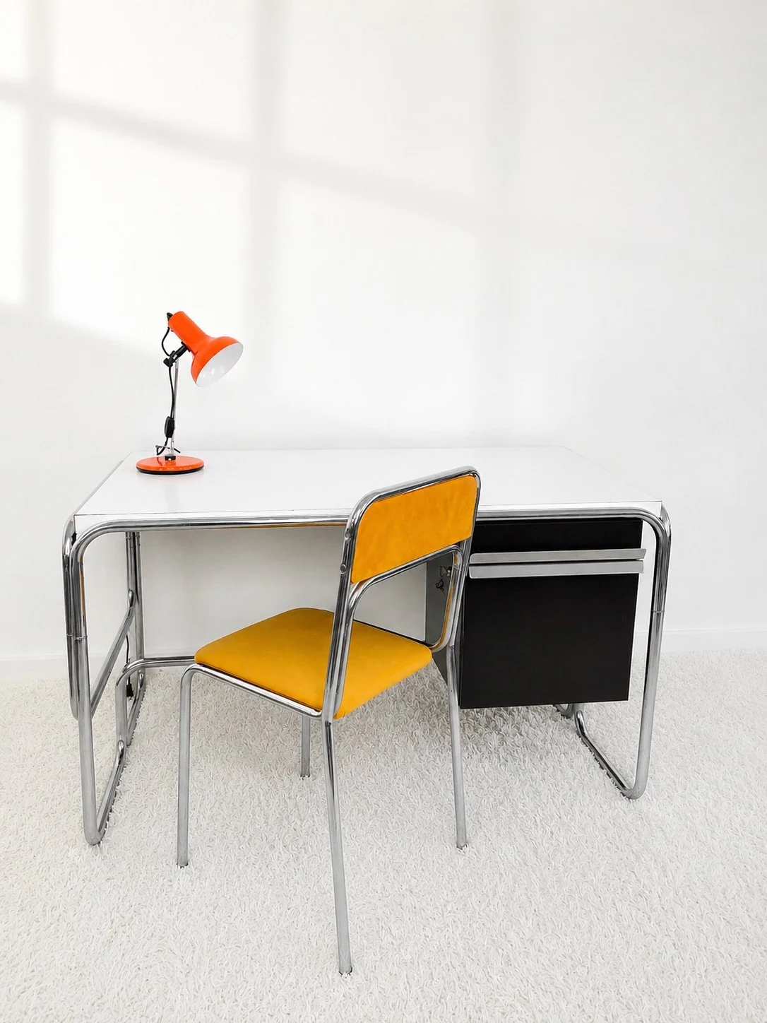 Escritorio Bauhaus metálico. 70s. Monda Lironda Vintage