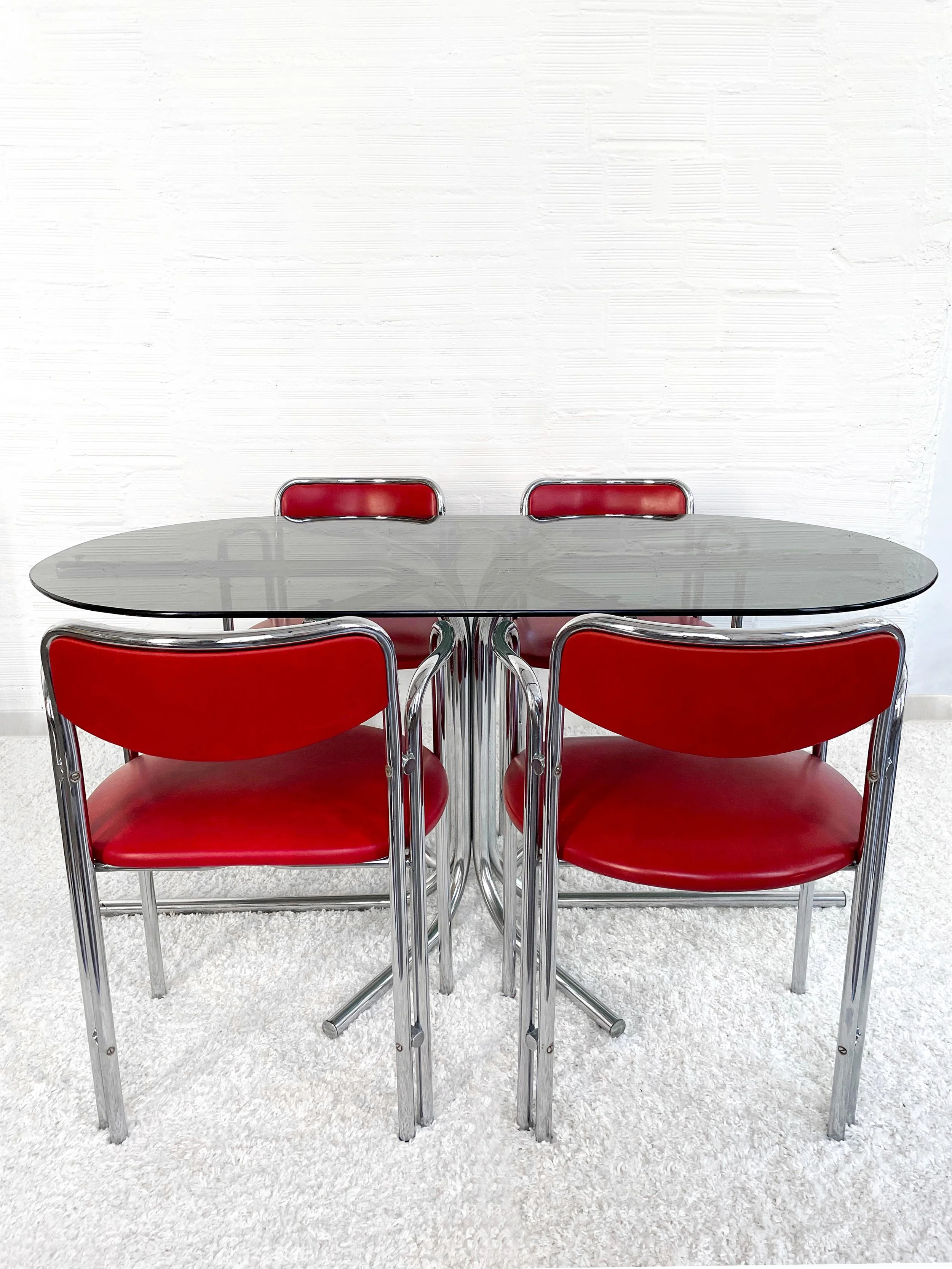 Silla vintage de estructura cromada doble y escay burdeos. 70s. Monda Lironda Vintage