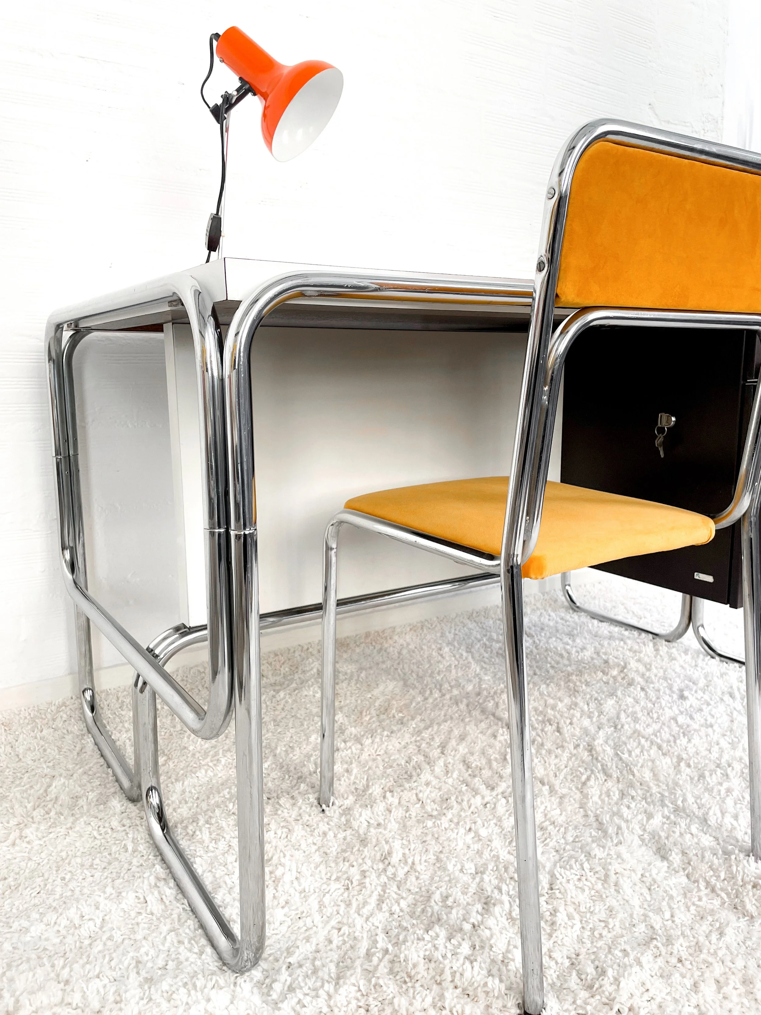 Escritorio Bauhaus metálico. 70s. Monda Lironda Vintage