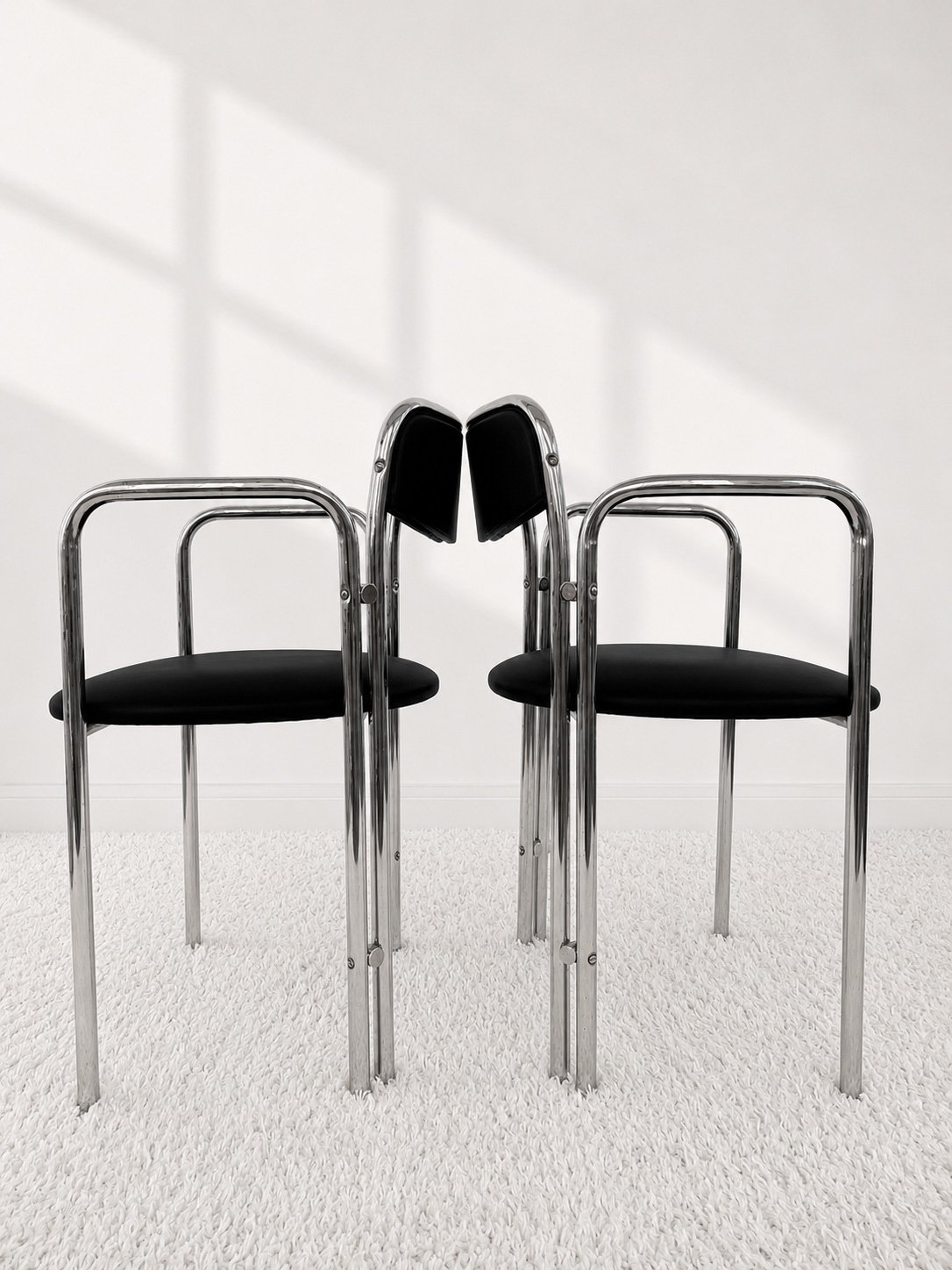Silla vintage de estructura cromada doble y terciopelo negro. 70s. Monda Lironda Vintage