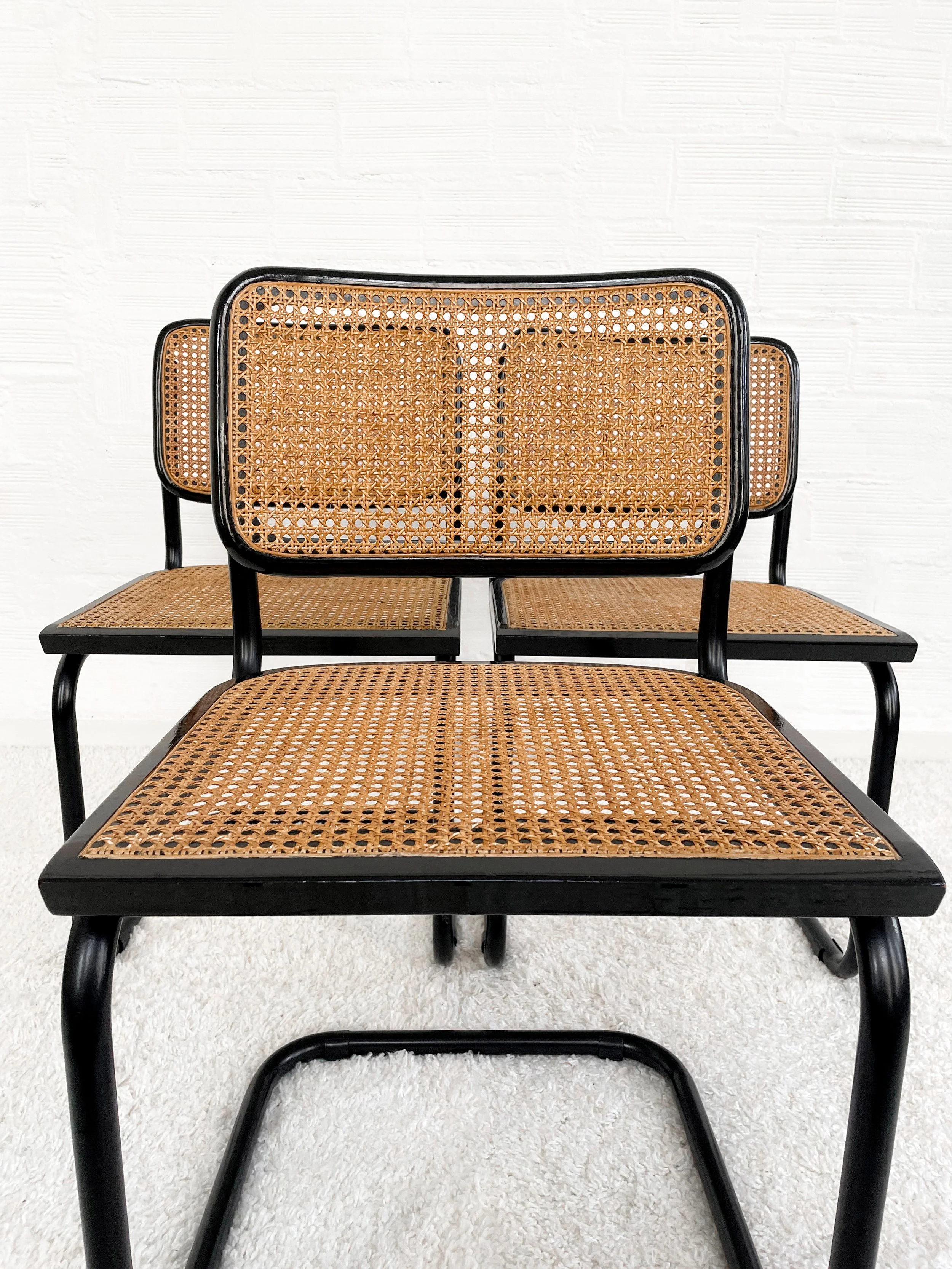 Silla Cesca B32. Estructura color negro. Italia 90s. Monda Lironda Vintage