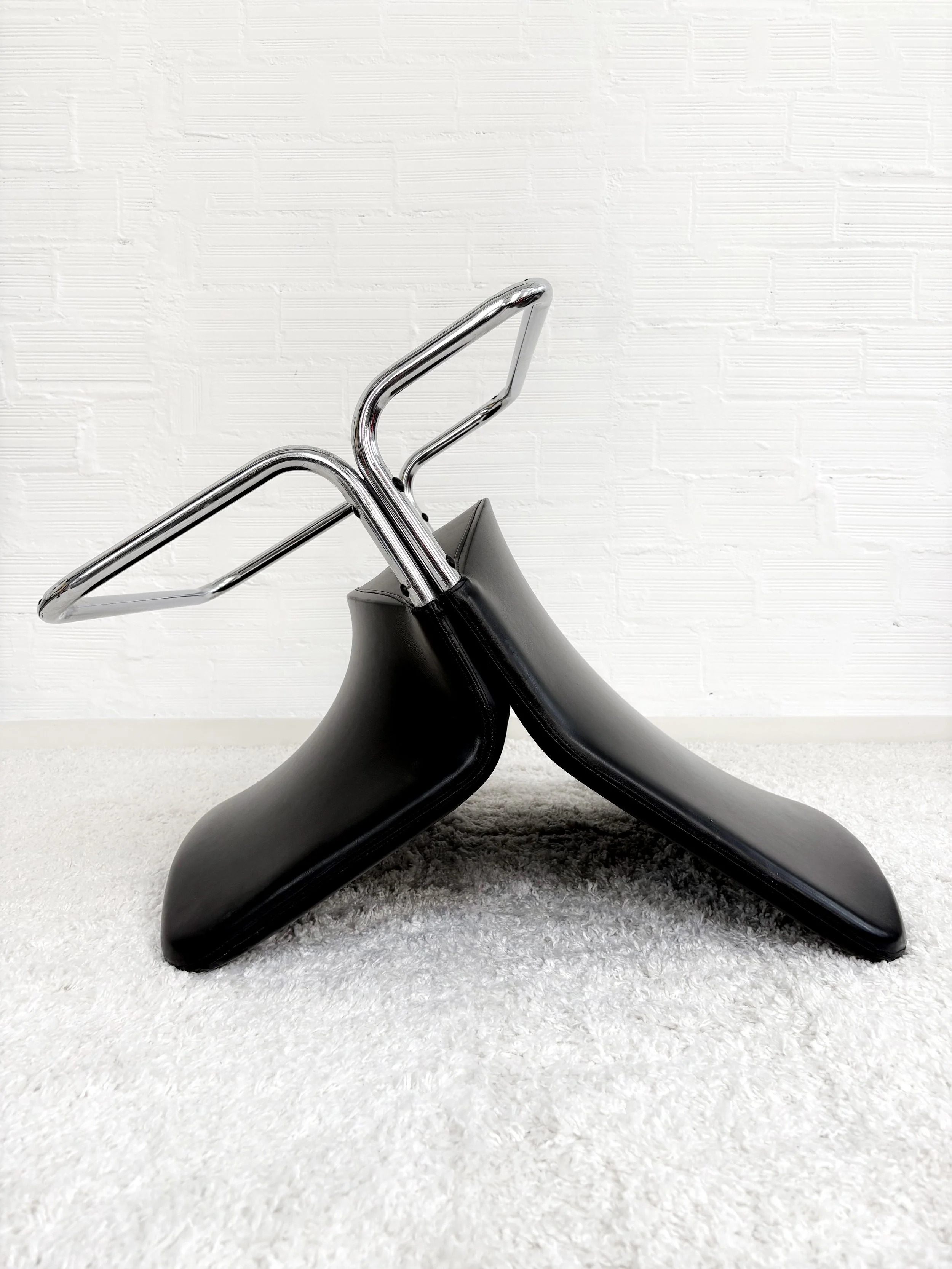 Butaca vintage cantilever. Estructura tubular acero cromado. Piel. Monda Lironda vintage 70s