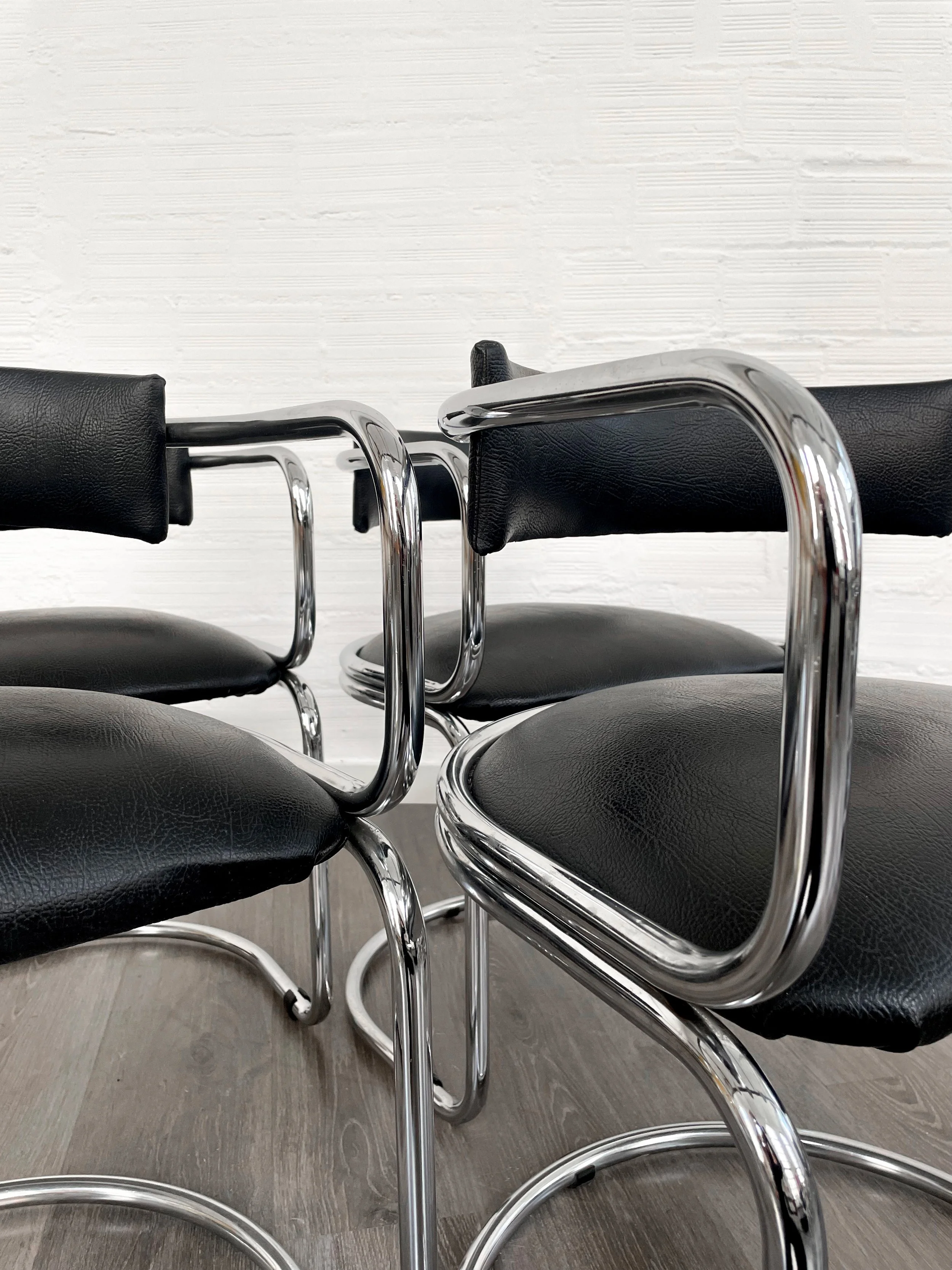 Silla cantilever Zougoise Victoria. 70s. Monda Lironda Vintage