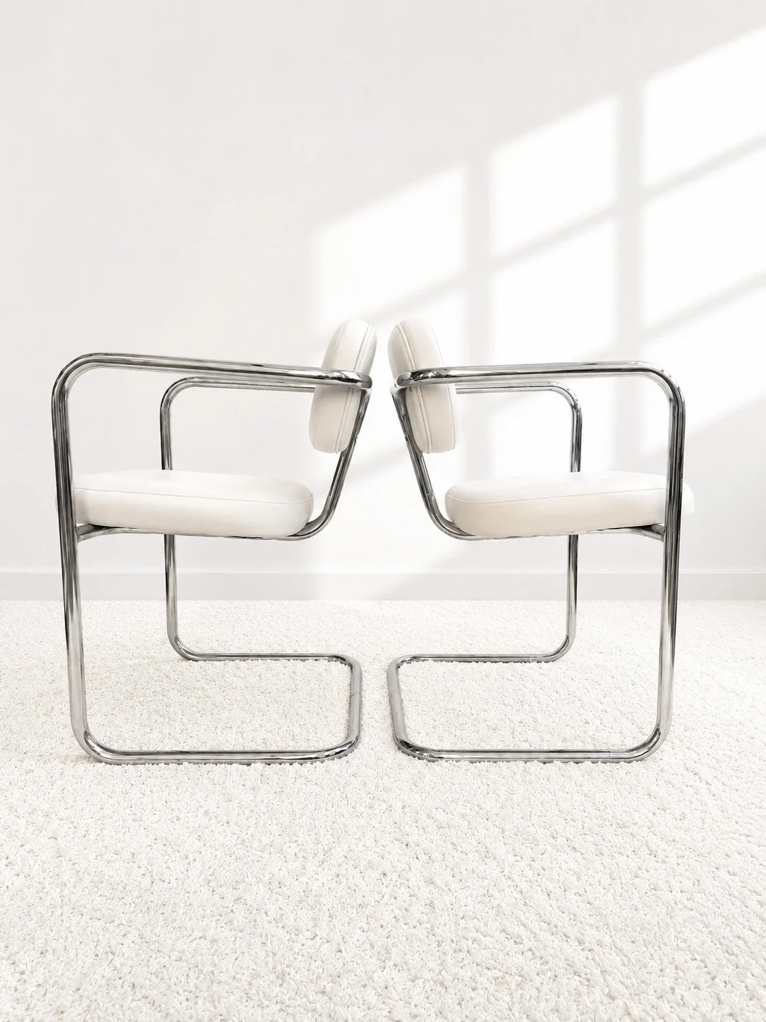 Sillas cantilever Space Age. Tapizado polipiel blanco. 70s. Monda Lironda Vintage