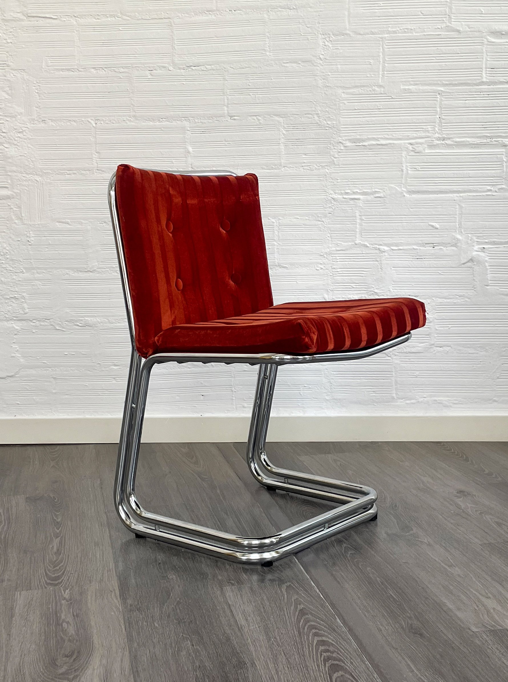 Silla Mid-century con estructura tubular cormada doble. Monda Lironda vintage (copia)