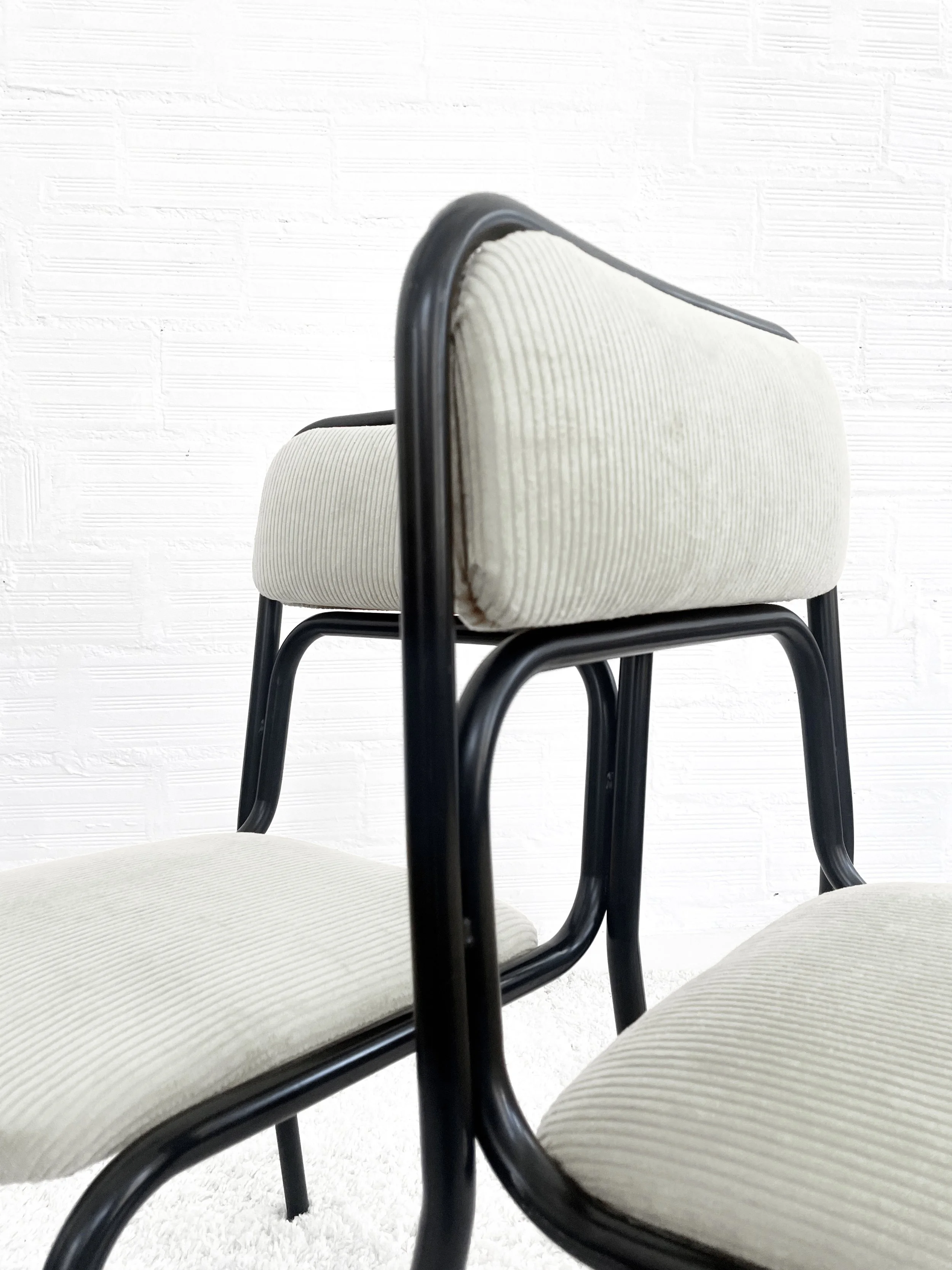 Sillas Bauhaus de los años 70. Italia. Tapizado blanco. Monda Lironda Vintage