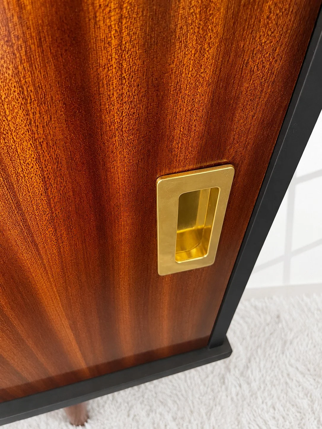 Aparador Mid-Century chapado en palisandro. Monda Lironda Vintage