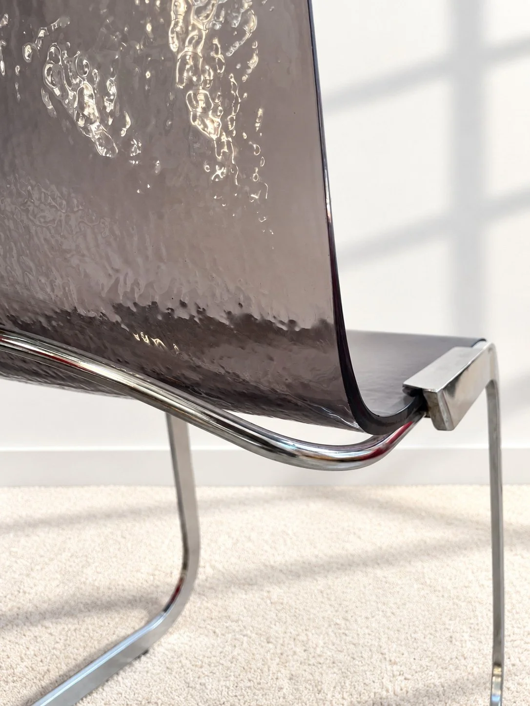 Sillas cantilever Roche Bobois. Francia, años 70.