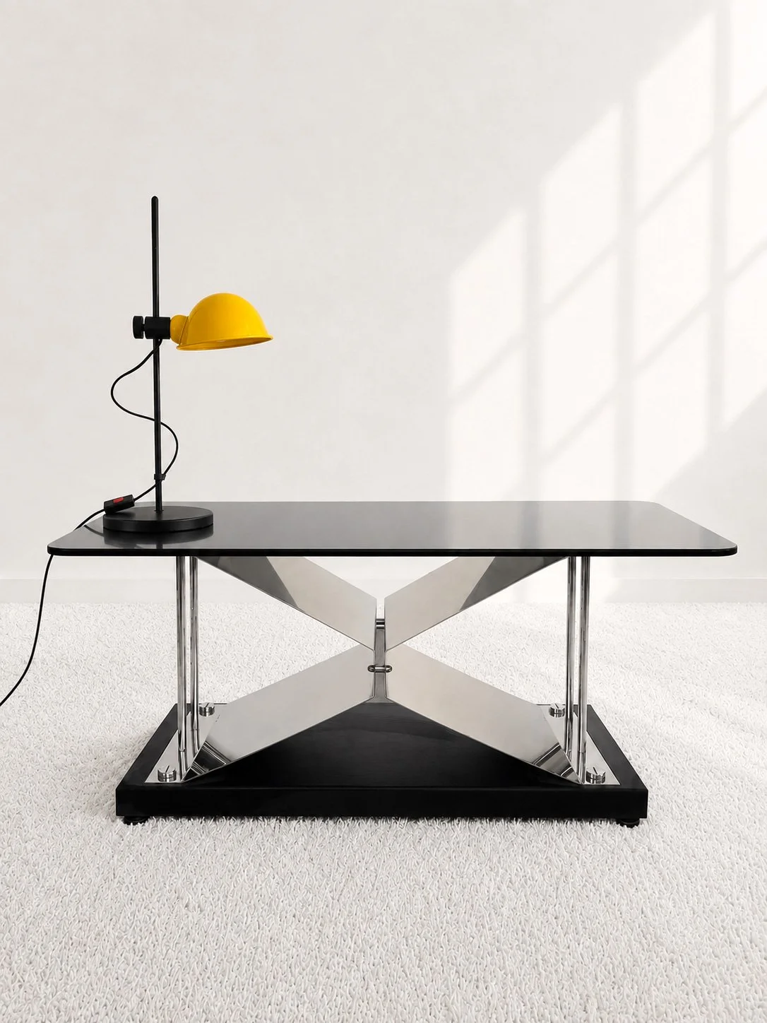 Lámpara de mesa modelo Mod amarilla. Años 80