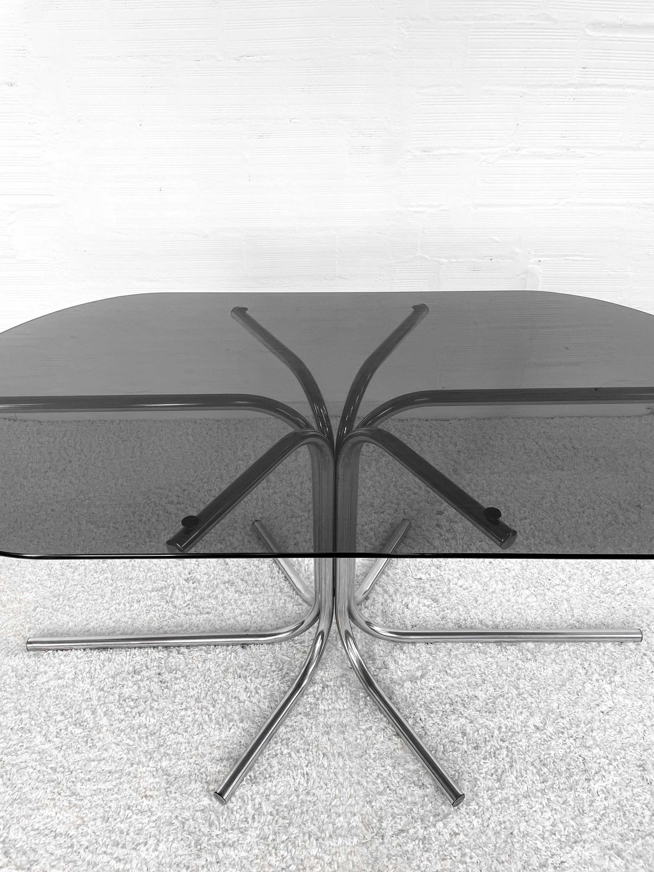 Mesa comedor ovalada vintage. Estructura cromada. 70s. Monda Lironda Vintage
