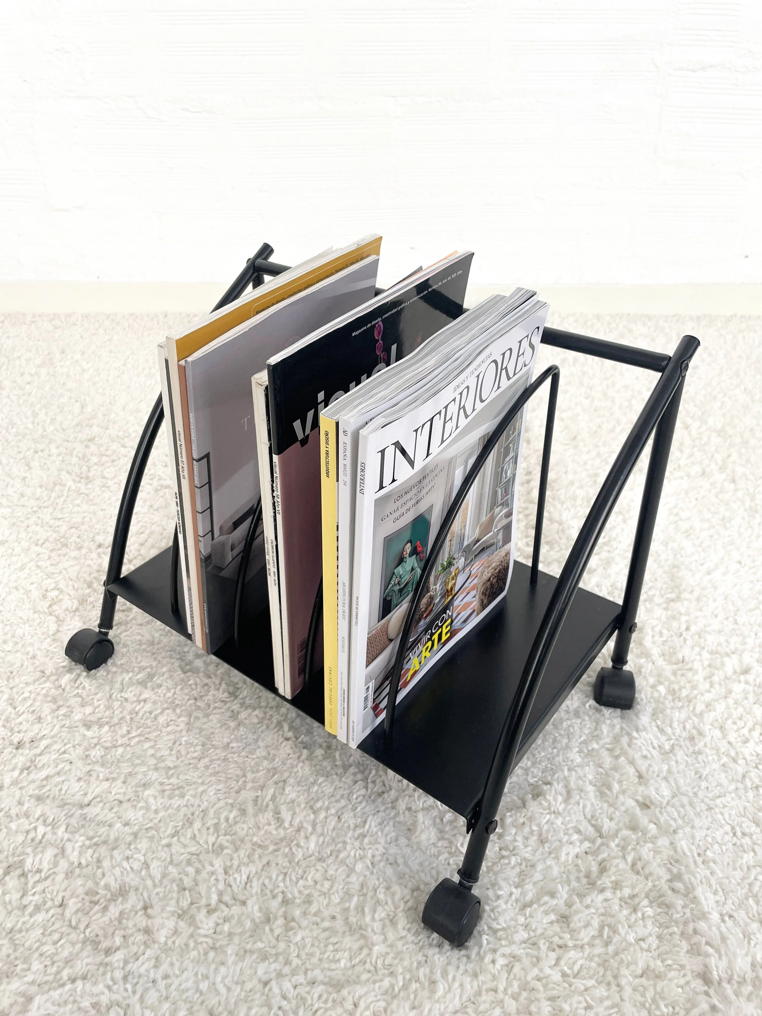 Revistero / soporte para vinilos con ruedas. 90s. Monda Lironda Vintage