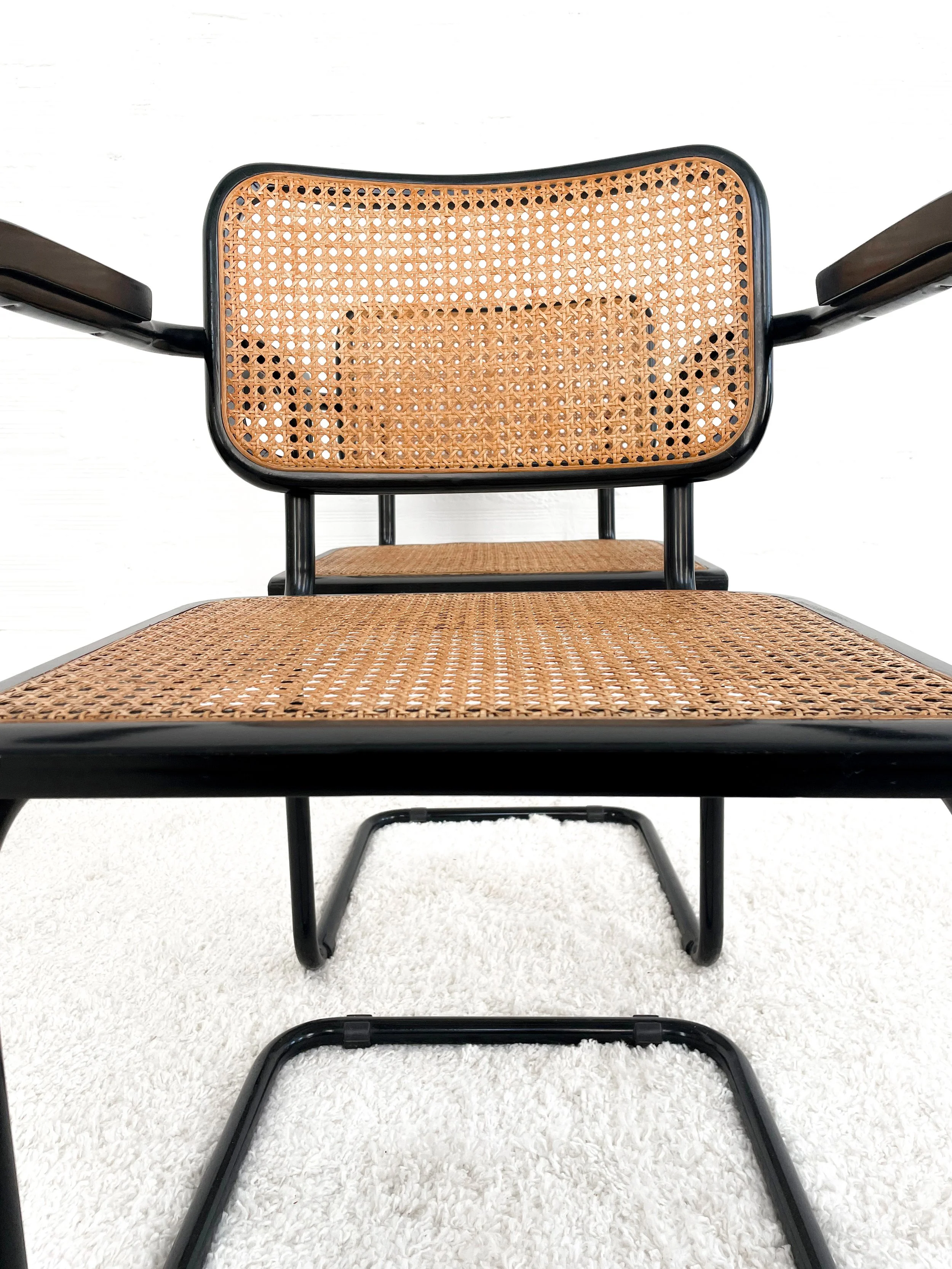 Silla Cesca B32. Estructura lacada en negro. Monda Lironda Vintage