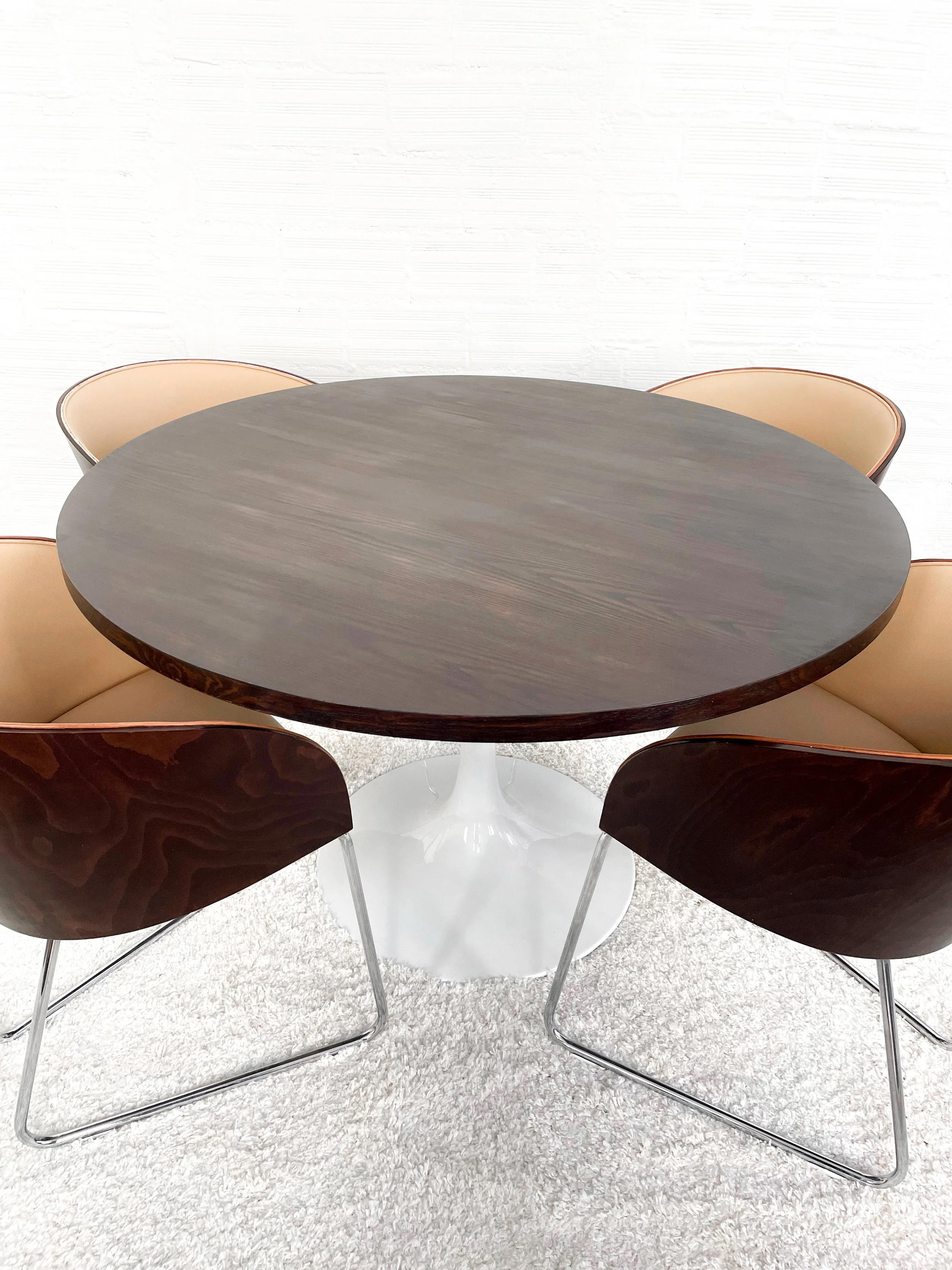 Mesa comedor vintage. Sobre de madera. Pie Tulip. Monda Lironda Vintage