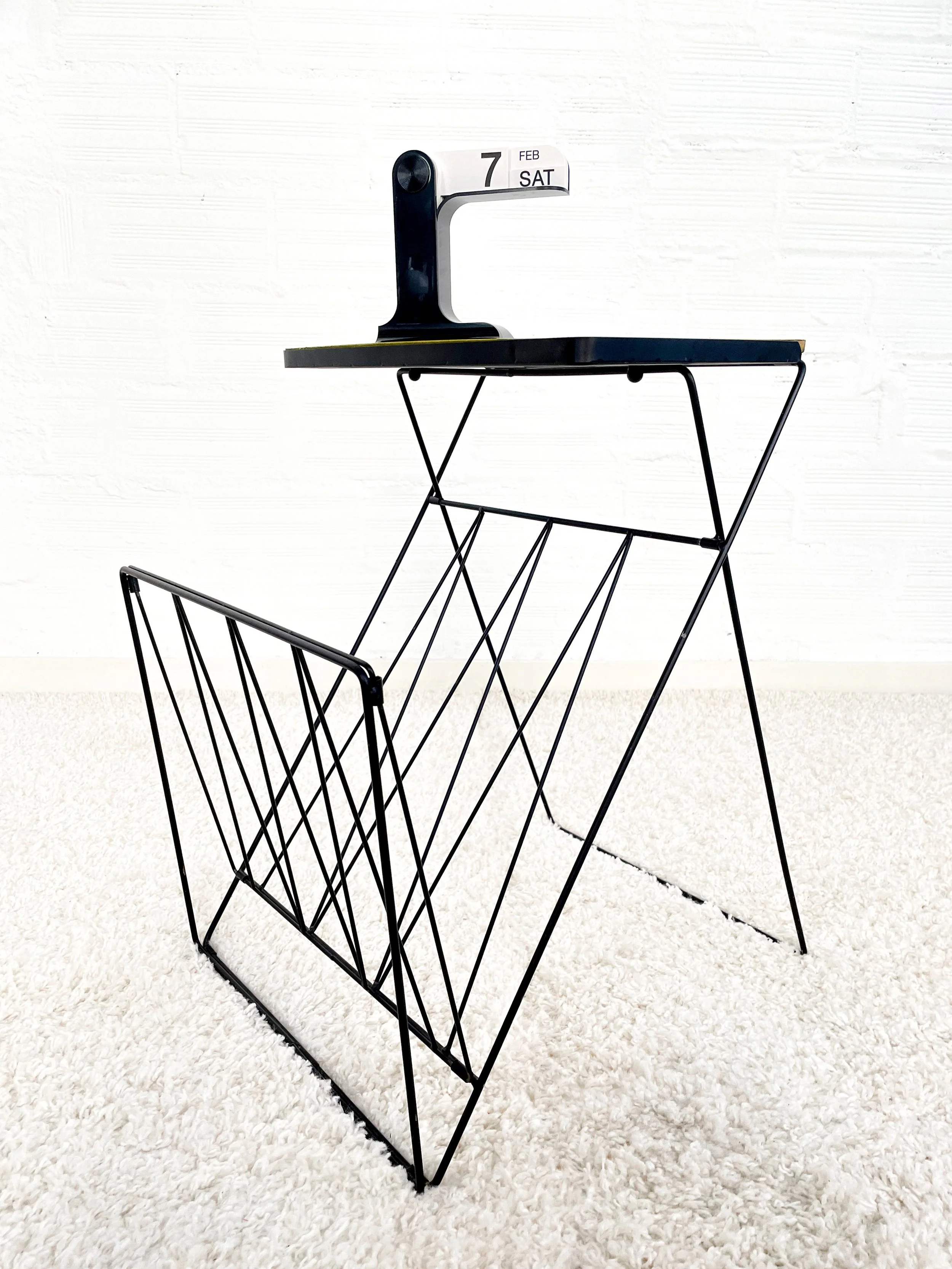 Mesita auxiliar revistero. 60s. Monda Lironda Vintage