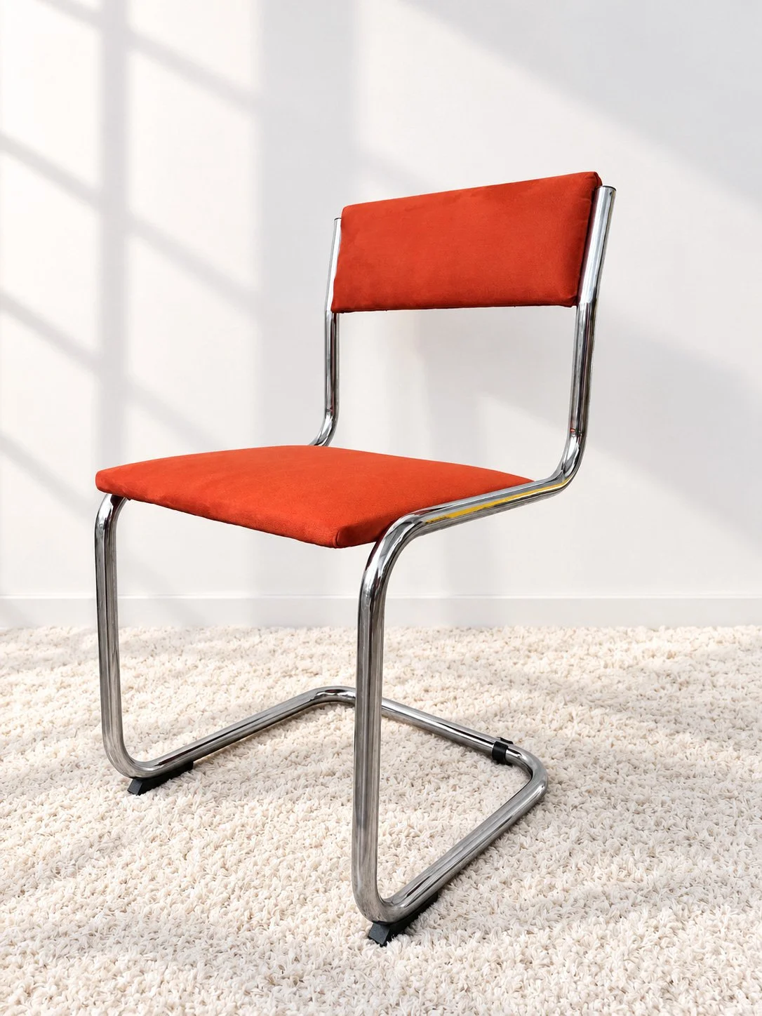 Sillas cantilever italianas de los años 70. Tapizado antelina color teja. Monda Lironda Vintage