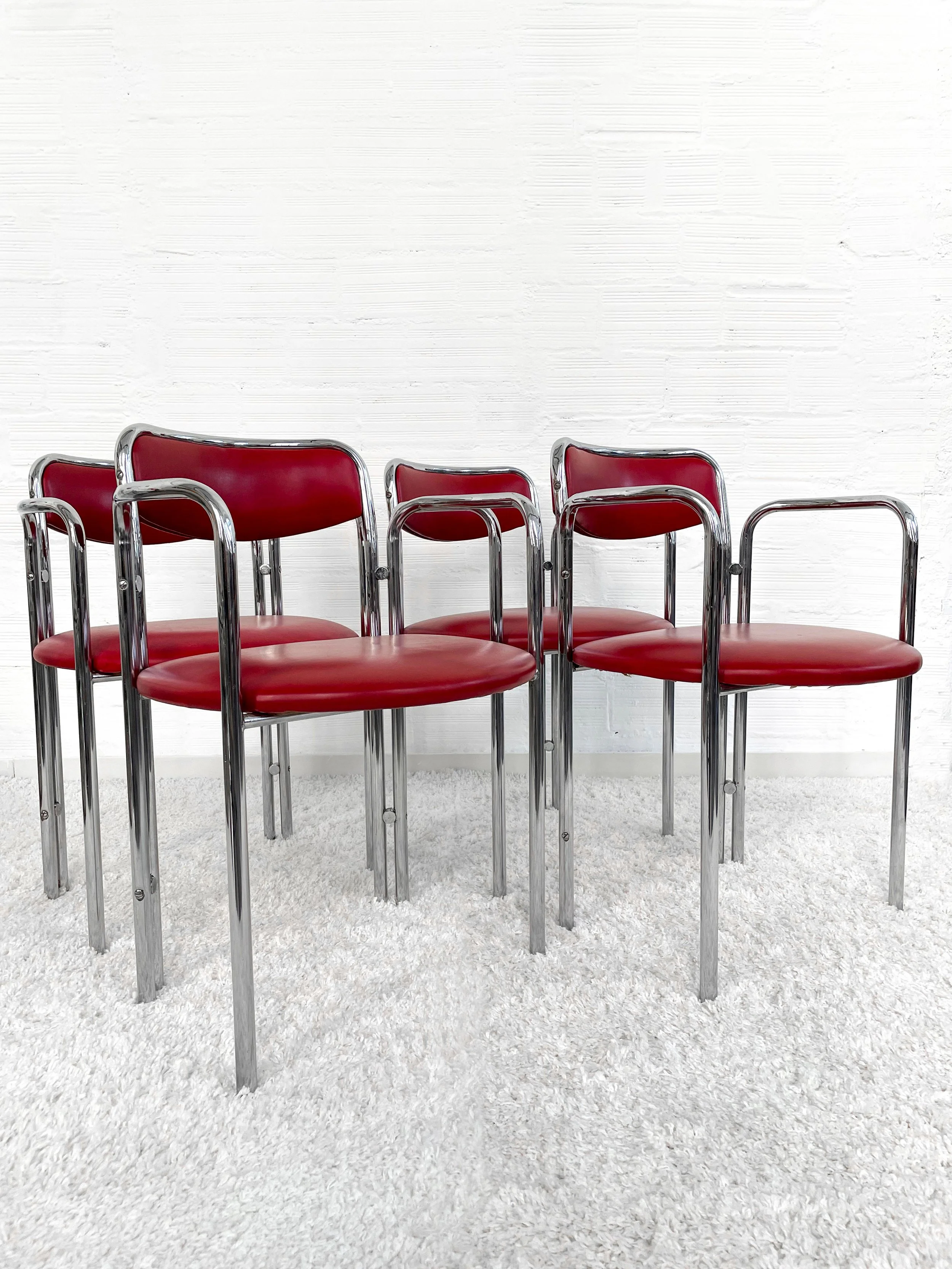 Silla vintage de estructura cromada doble y escay burdeos. 70s. Monda Lironda Vintage