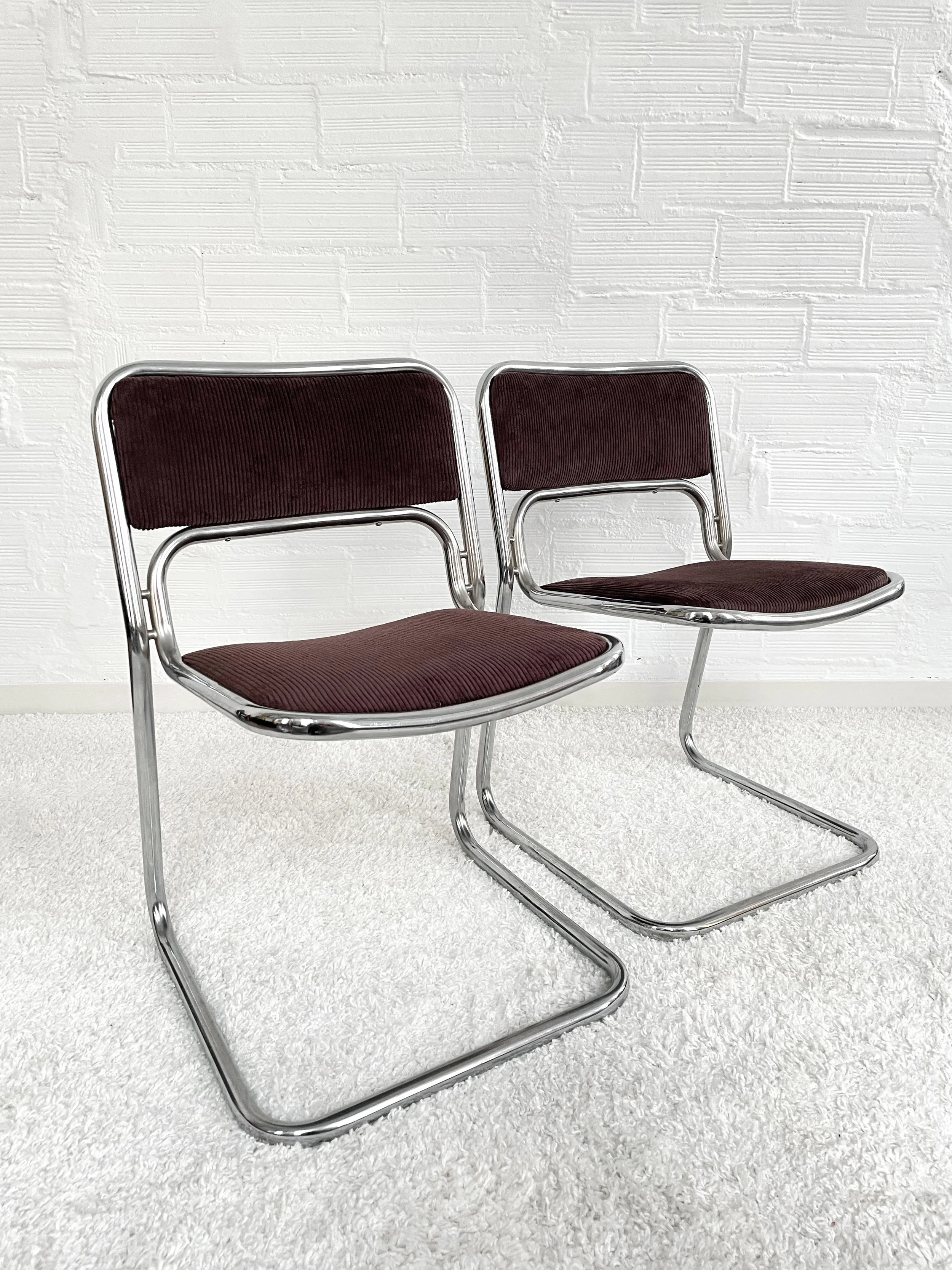 Silla cantilever. Italia 70s. Tapizado, pana chocolate. Monda Lironda Vintage