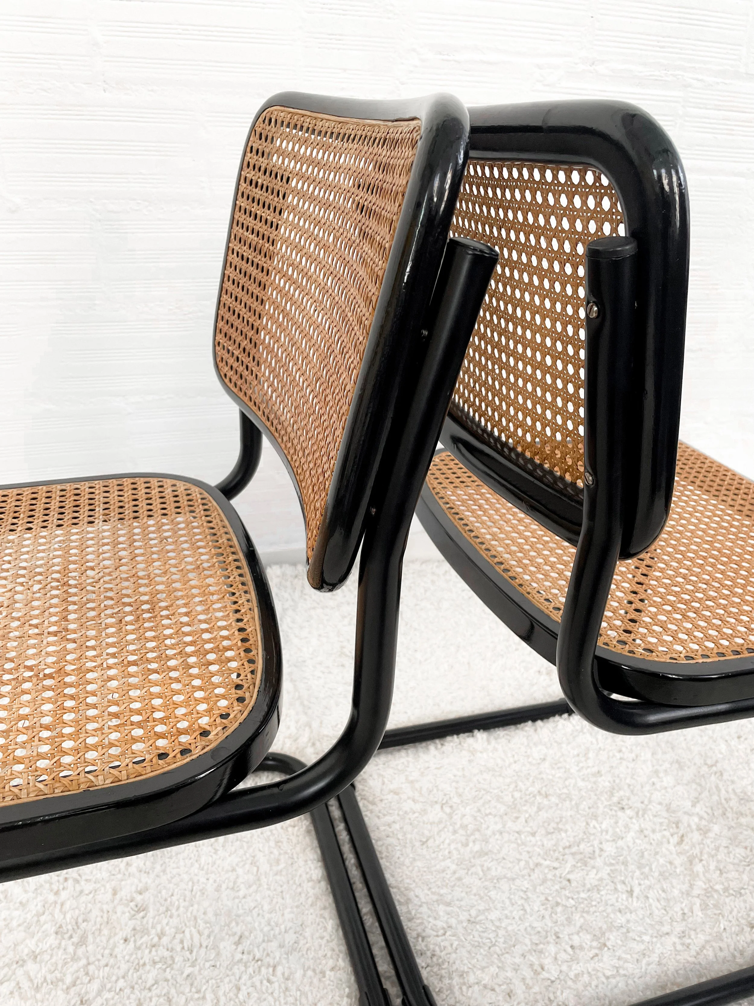 Silla Cesca B32. Estructura color negro. Italia 90s. Monda Lironda Vintage