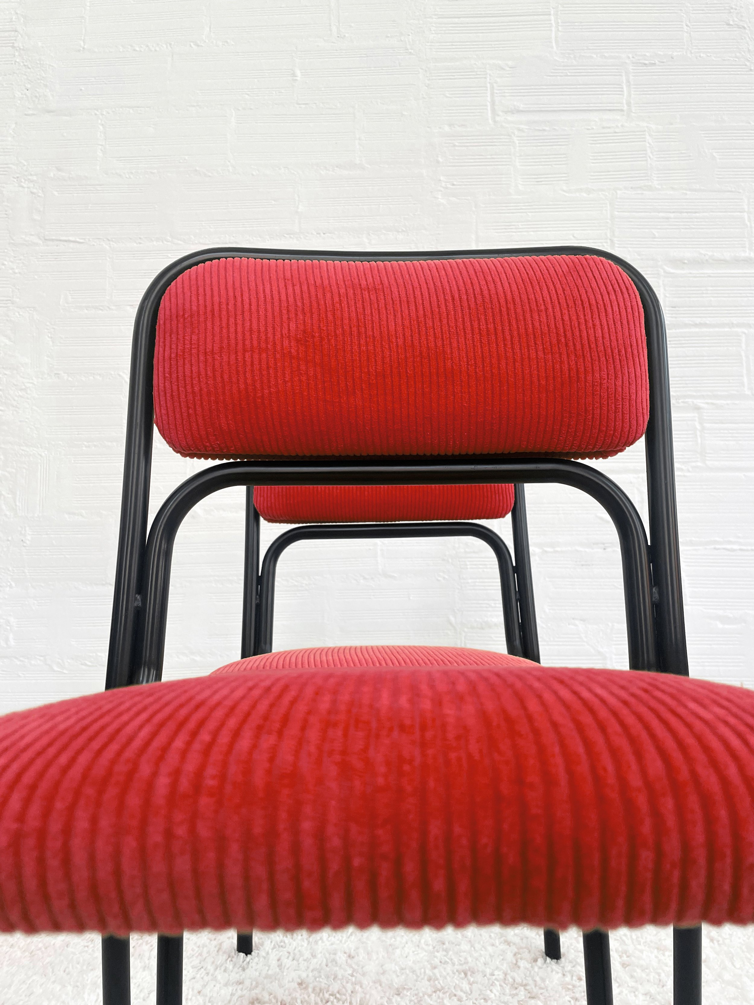 Sillas Bauhaus de los años 70. Italia. Tapizado rojo. Monda Lironda Vintage