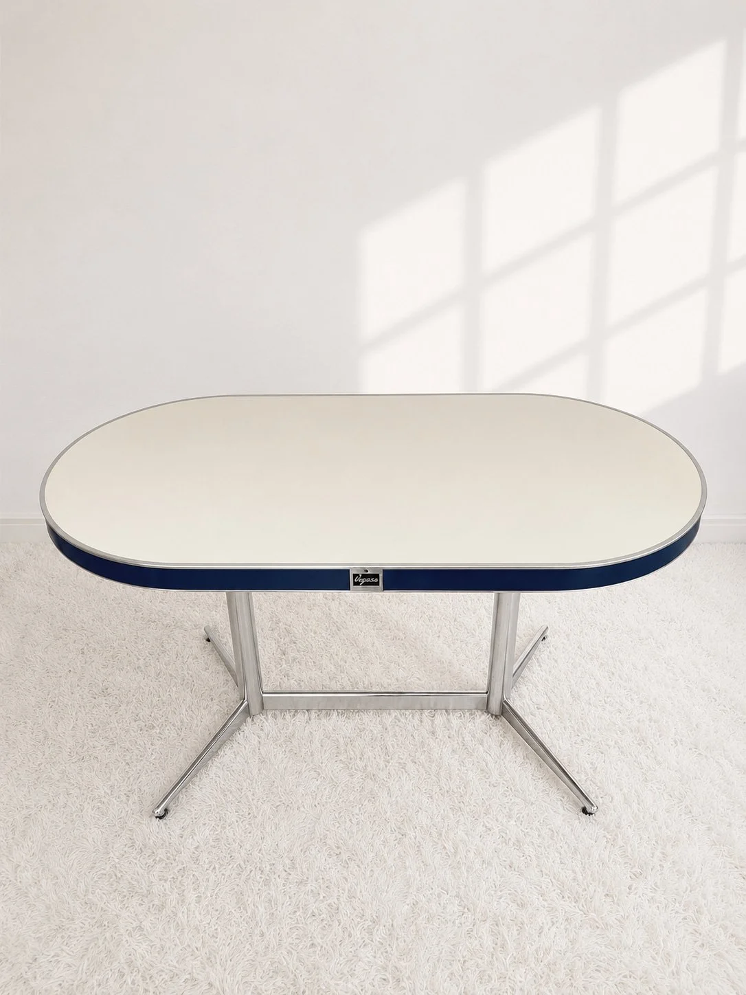 Mesa comedor ovalada Vegasa. 60s. Monda Lironda Vintage