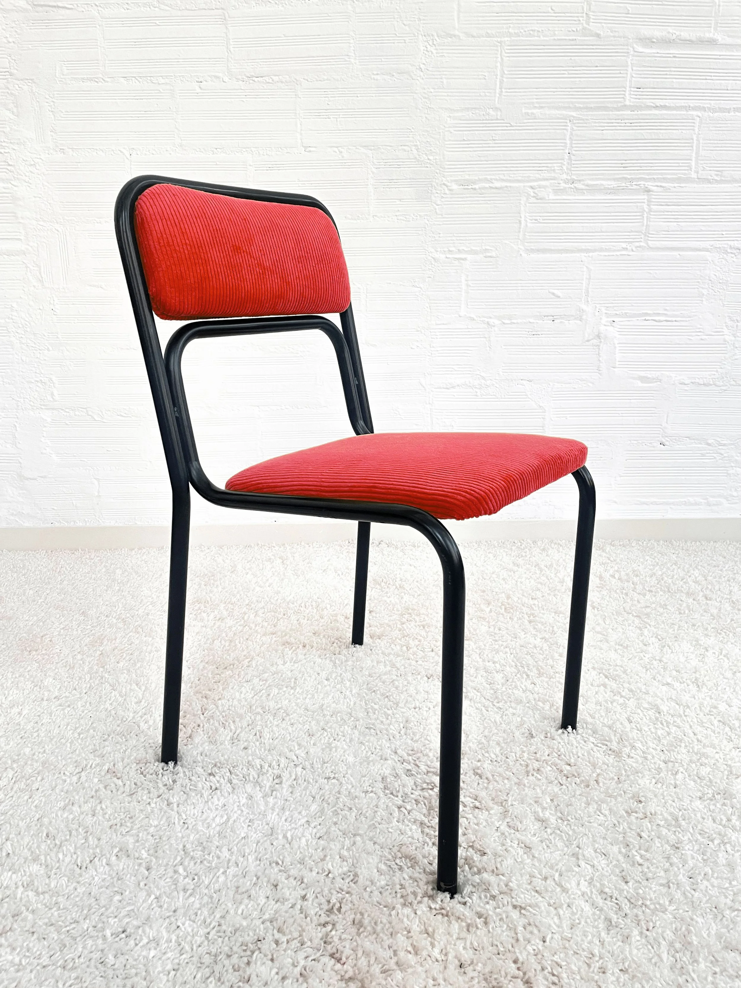 Sillas Bauhaus de los años 70. Italia. Tapizado rojo. Monda Lironda Vintage