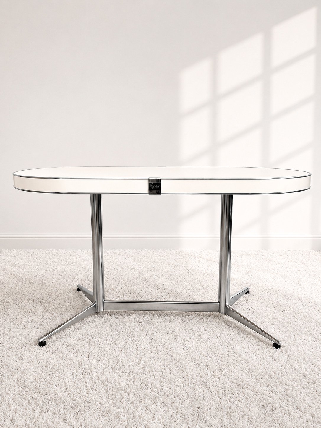 Mesa comedor ovalada Vegasa. Color blanco. 60s. Monda Lironda Vintage