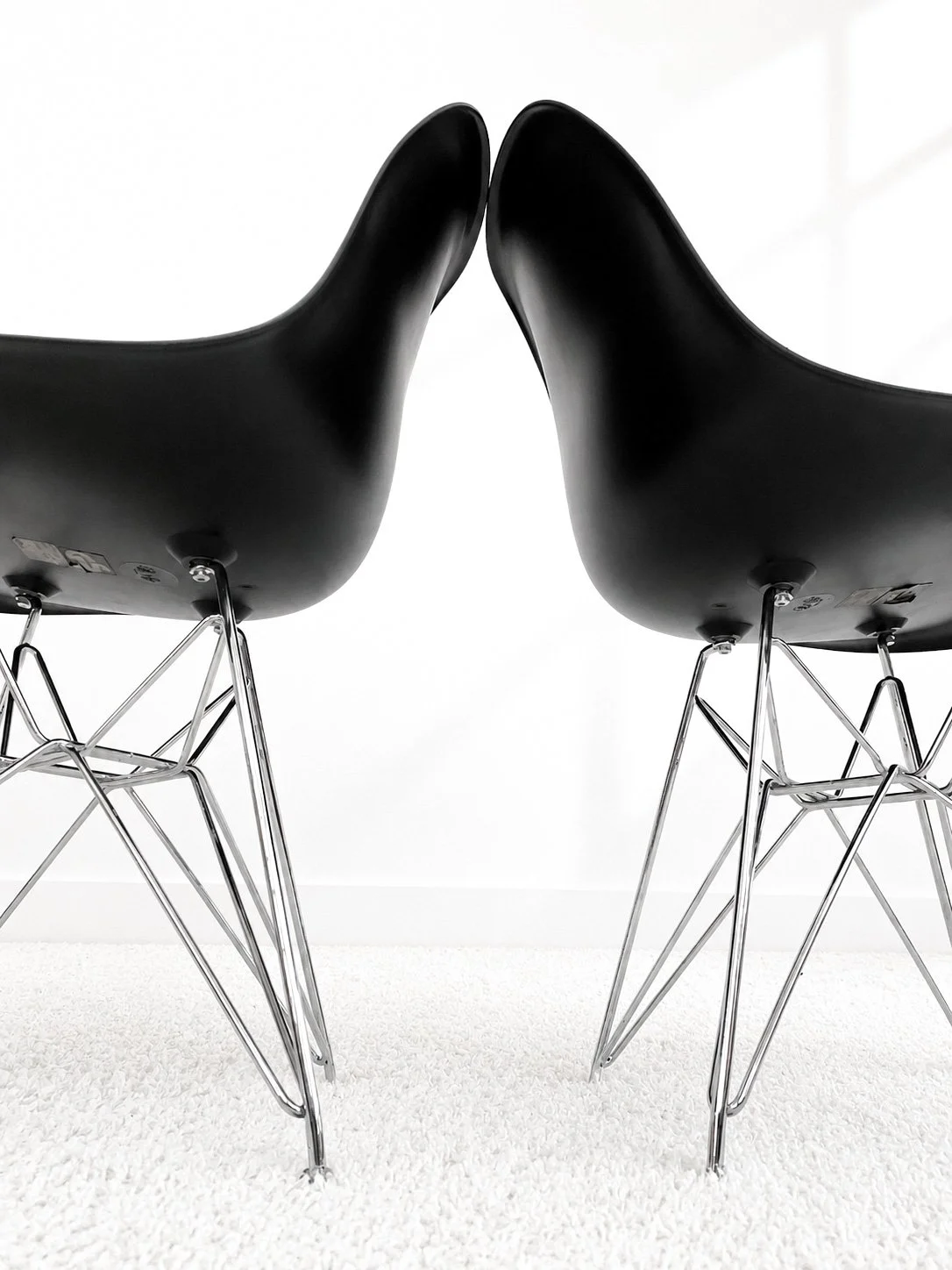 Sillas DSR de Vitra, diseñadas por Ray y Charles Eames. Monda Lironda Vintage