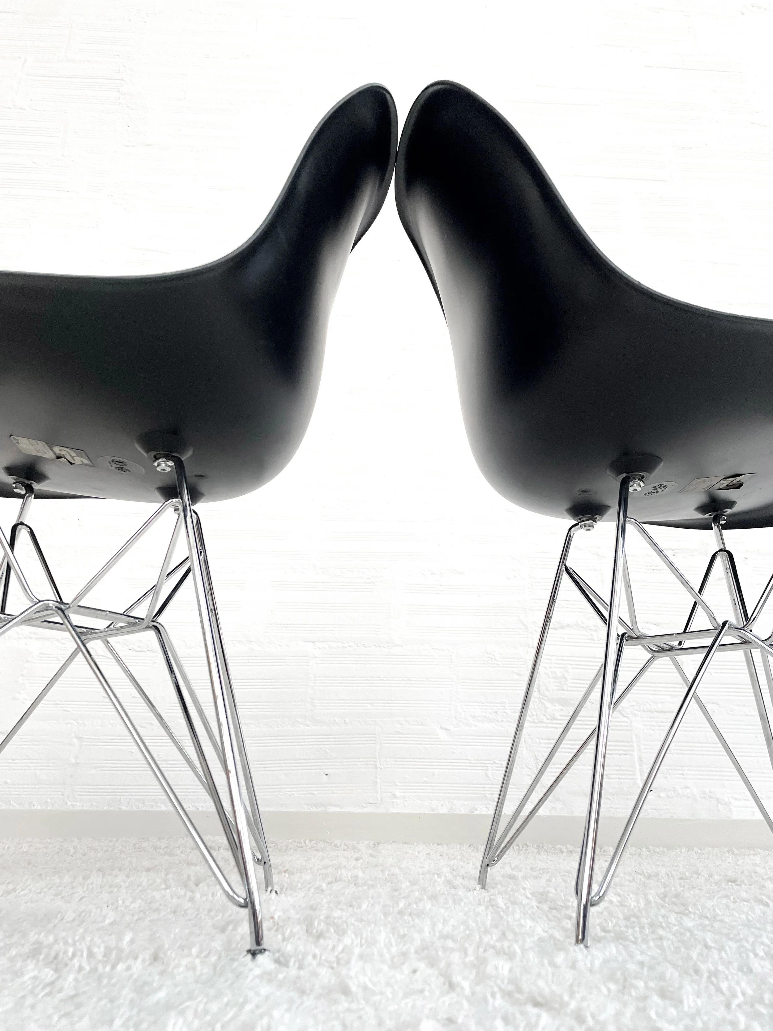 Sillas DSR de Vitra, diseñadas por Ray y Charles Eames. Monda Lironda Vintage