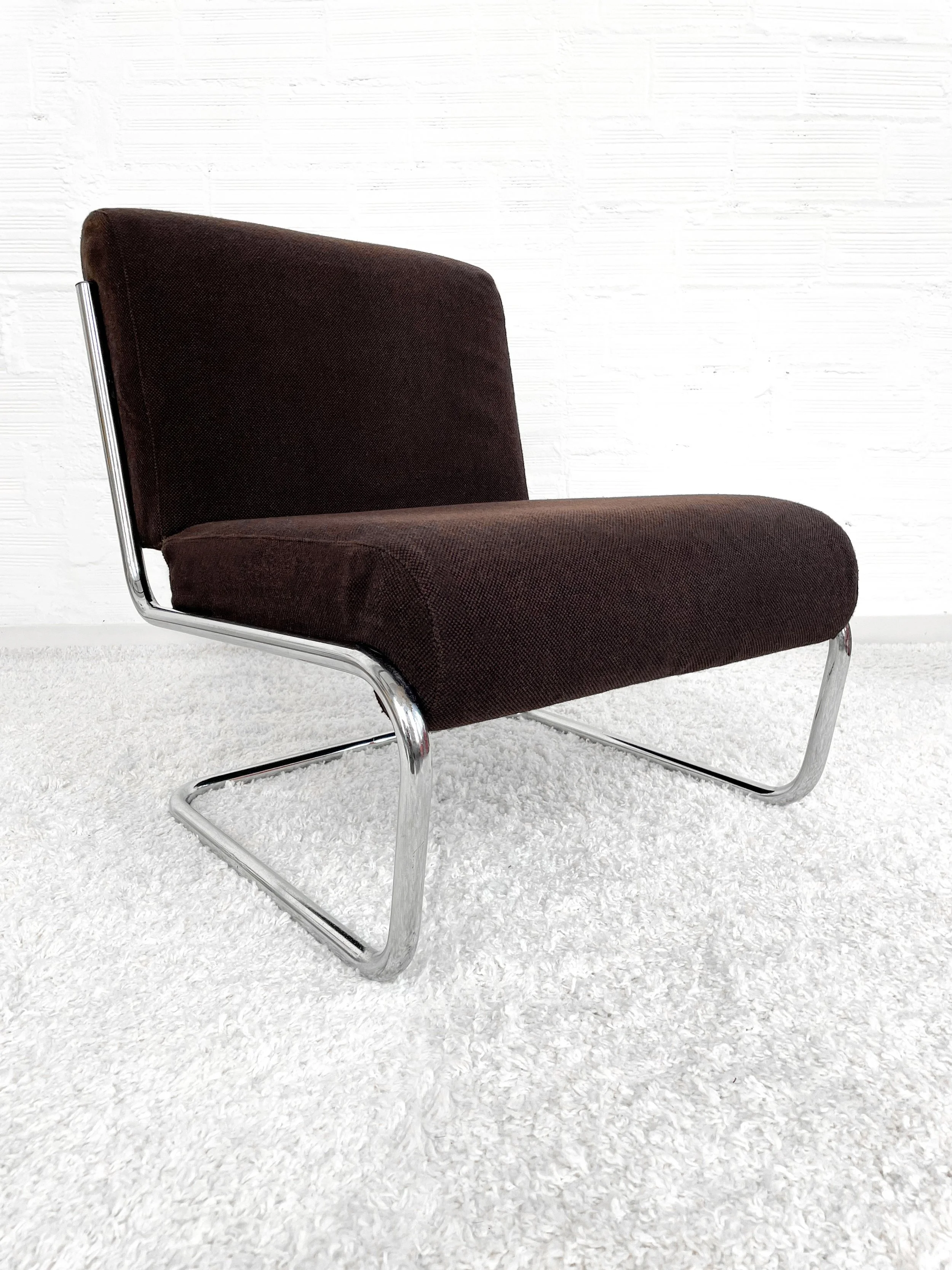 Butaca vintage cantilever. Tapizado jaspeado marrón chocolate. 60s. Monda Lironda Vintage