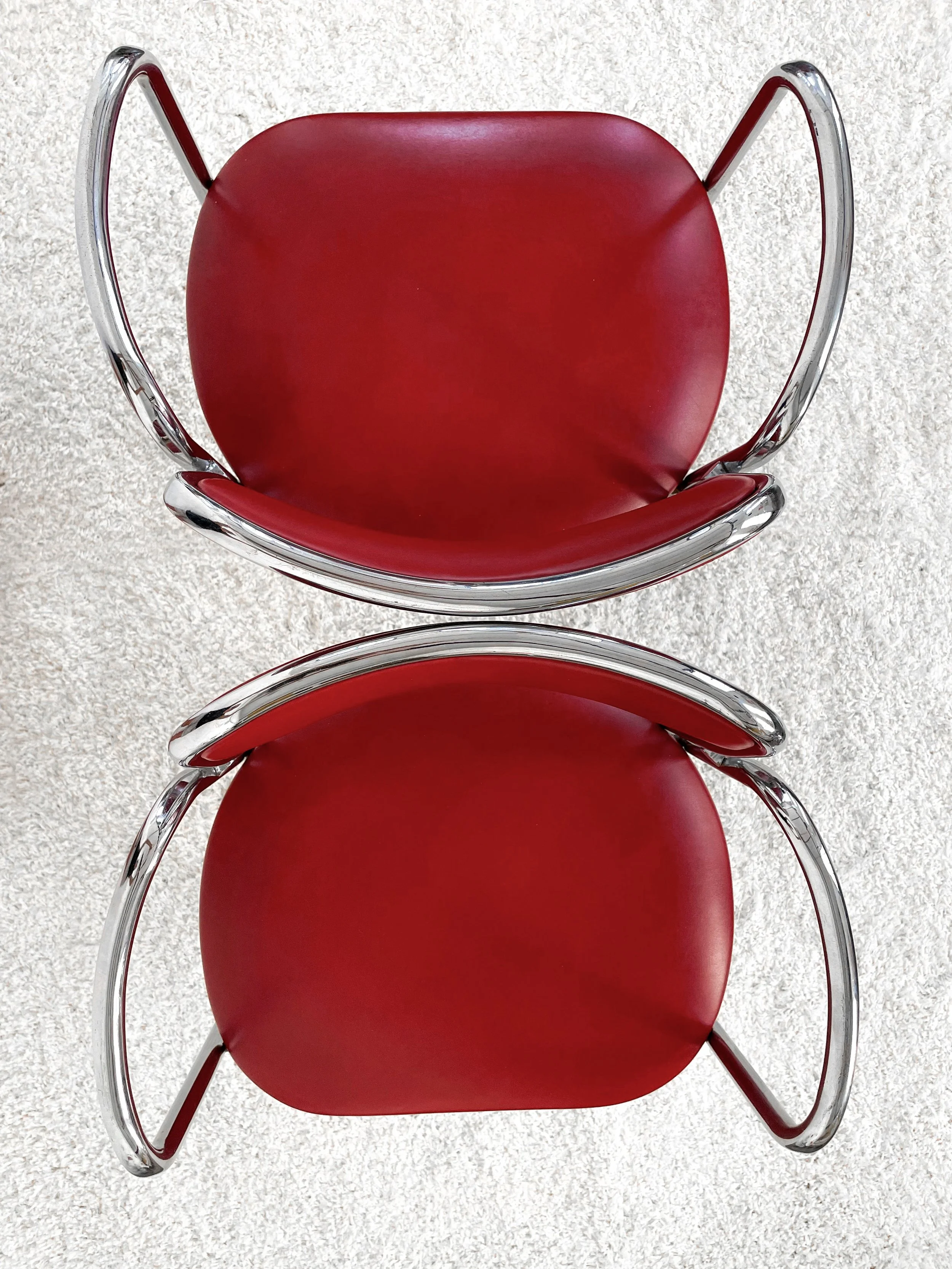 Silla vintage de estructura cromada doble y escay burdeos. 70s. Monda Lironda Vintage