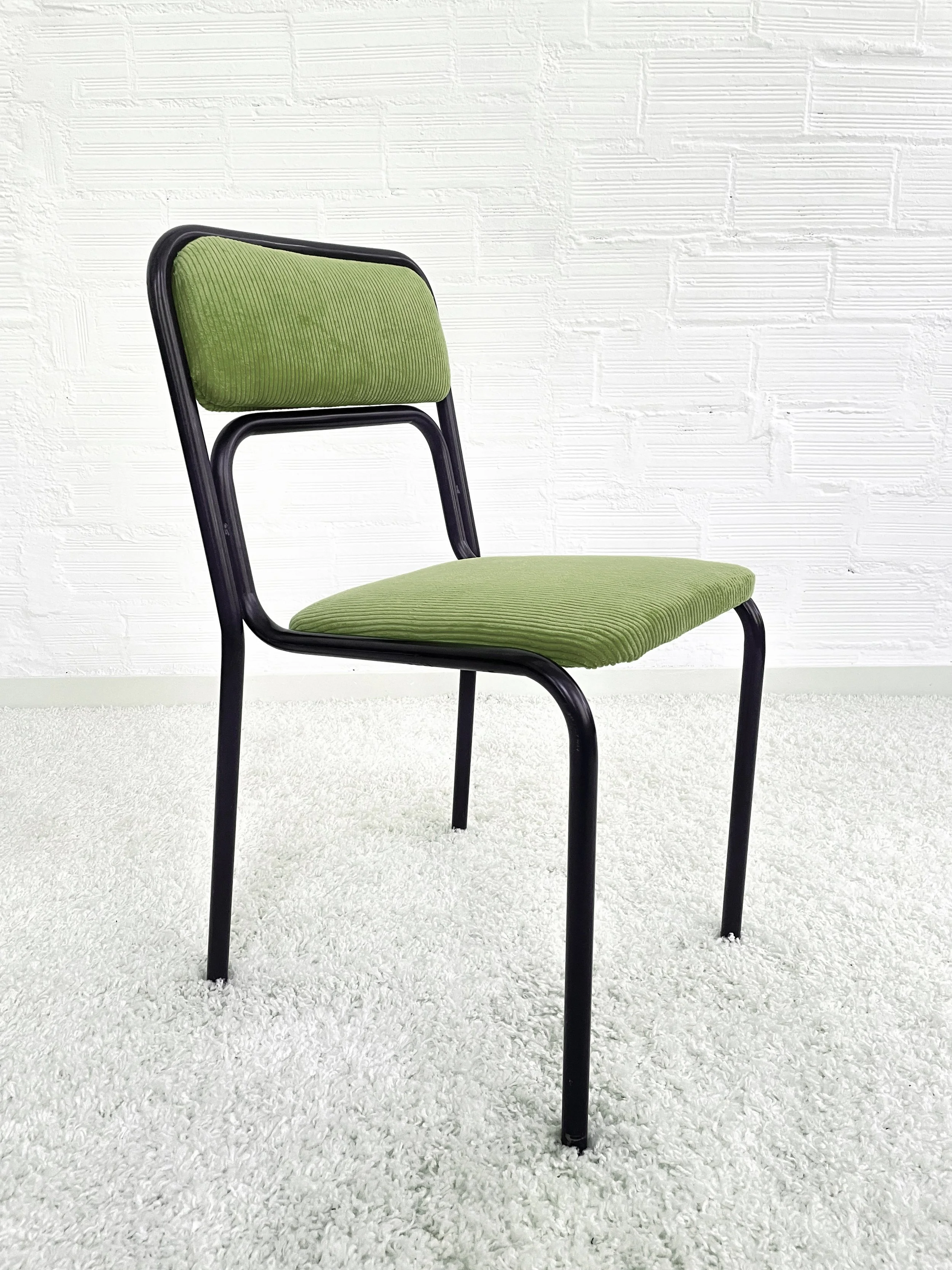 Sillas Bauhaus de los años 70. Italia. Tapizado pana verde oliva. Monda Lironda vintage