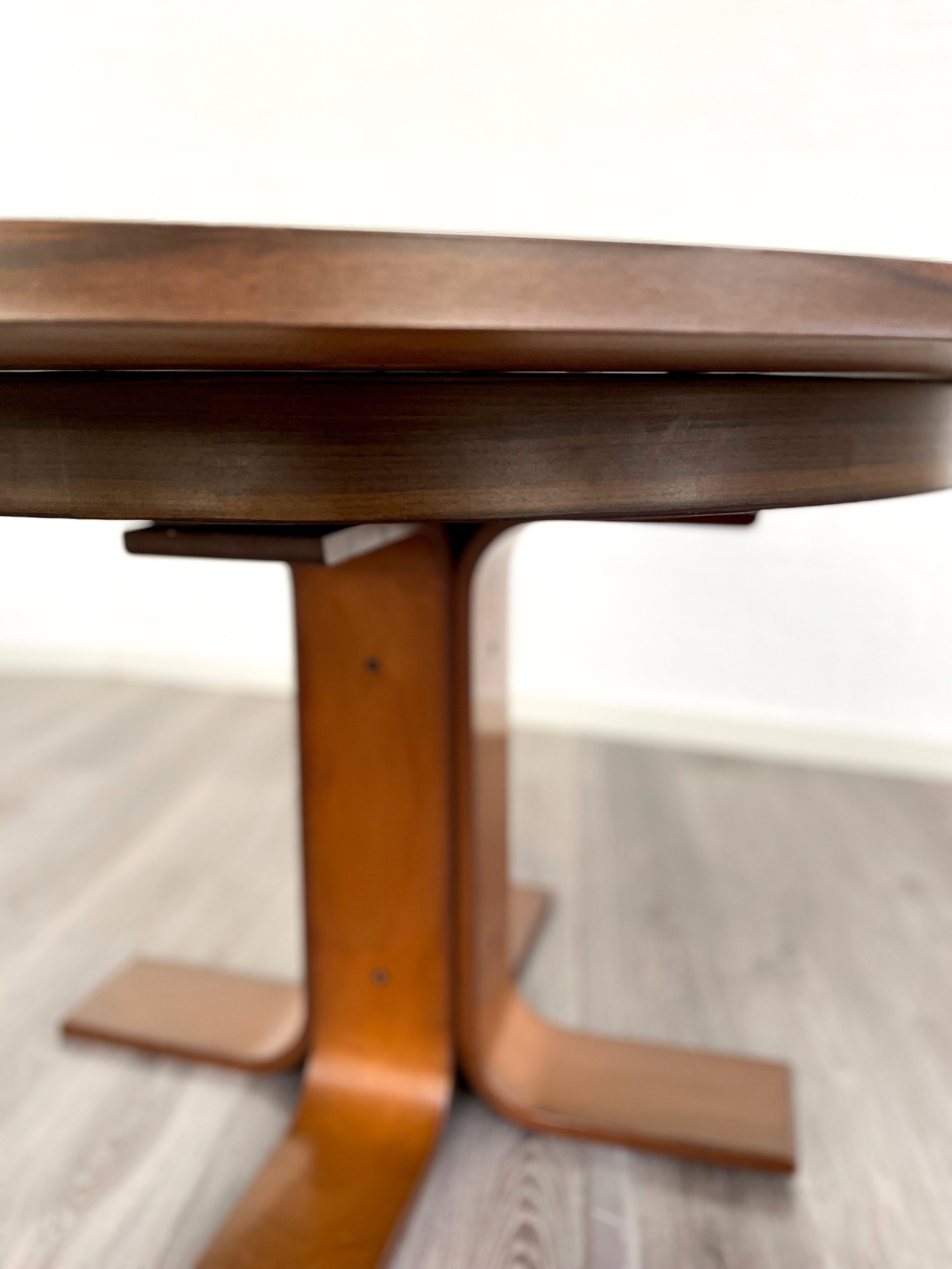Mesa comedor extensible. Madera maciza. 60s. Monda Lironda vintage