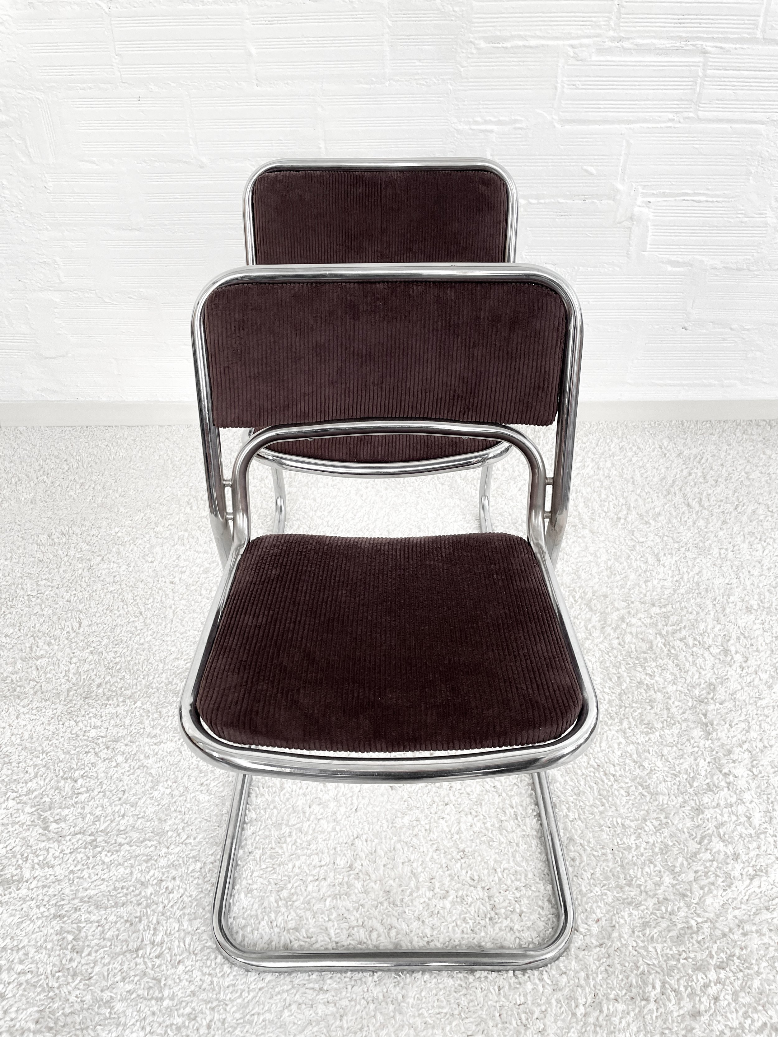 Silla cantilever. Italia 70s. Tapizado, pana chocolate. Monda Lironda Vintage