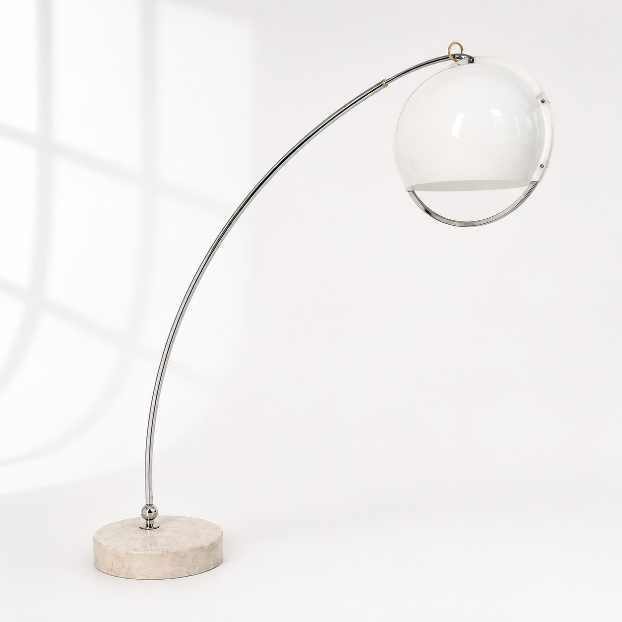 Lámpara de arco modelo Bow de Guzzini. Monda Lironda Vintage