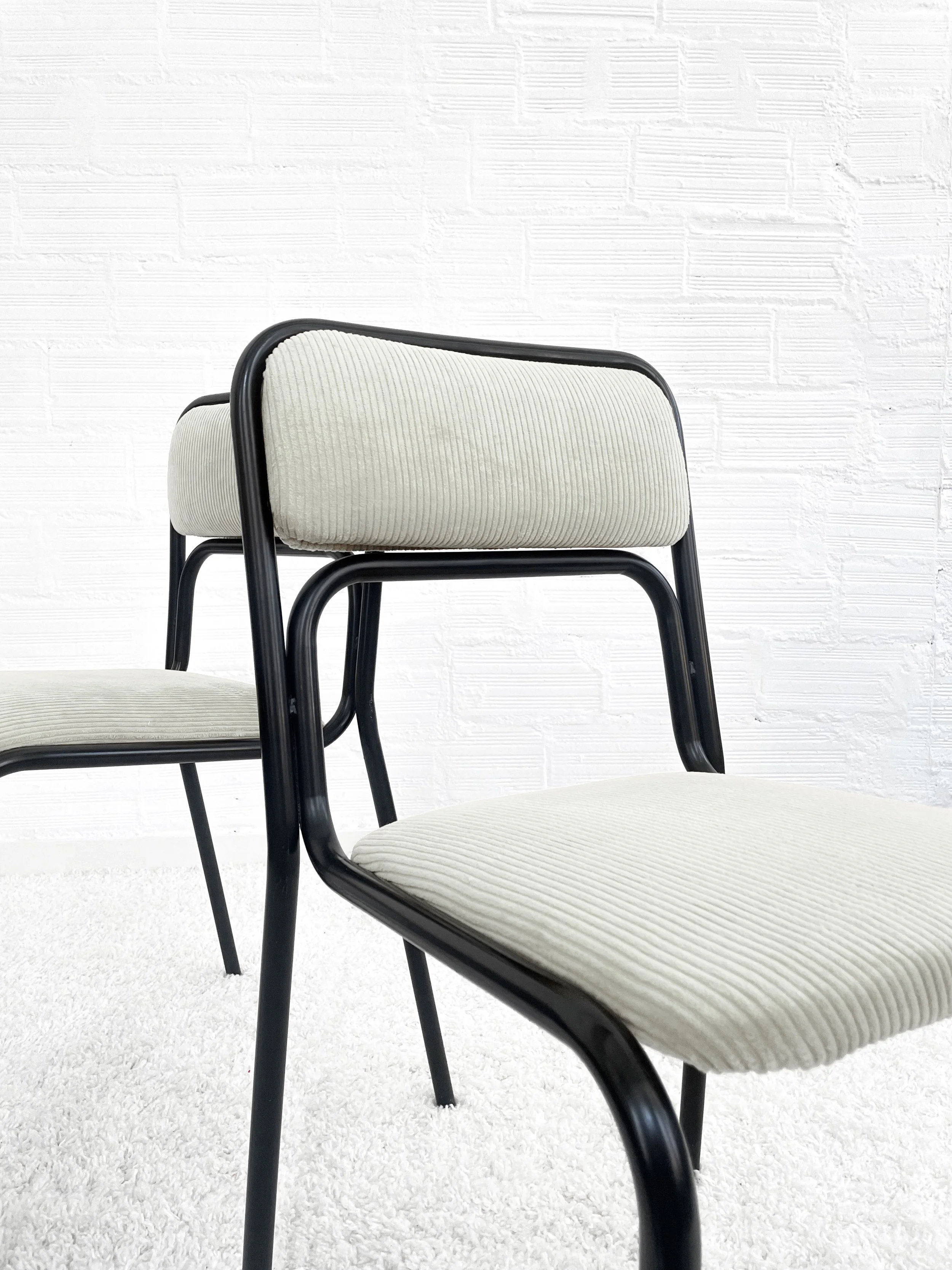 Sillas Bauhaus de los años 70. Italia. Tapizado blanco. Monda Lironda Vintage