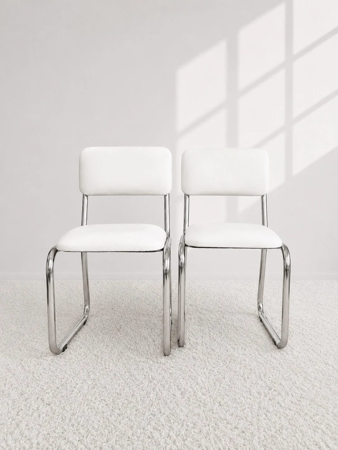 Sillas vintage cantilever invertido. Polipiel blanca. 70s. Monda Lironda Vintage