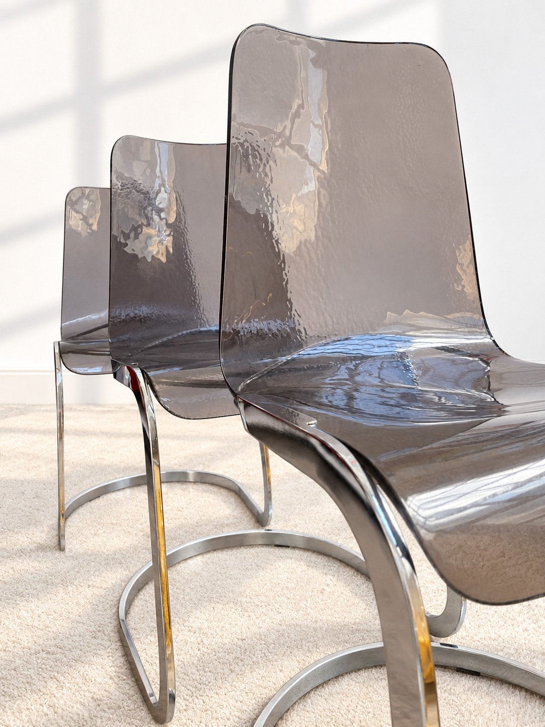 Sillas cantilever Roche Bobois. Francia, años 70.
