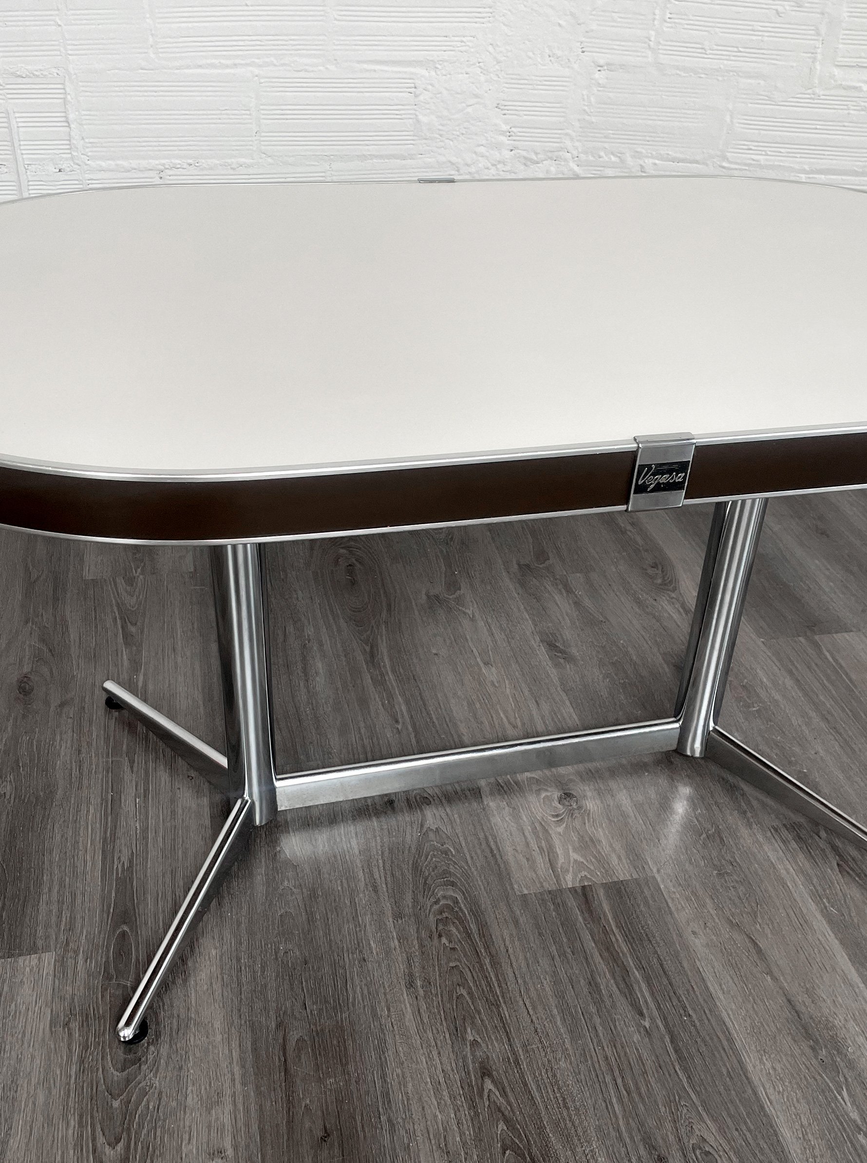Mesa comedor ovalada Vegasa. 60s. Monda Lironda Vintage