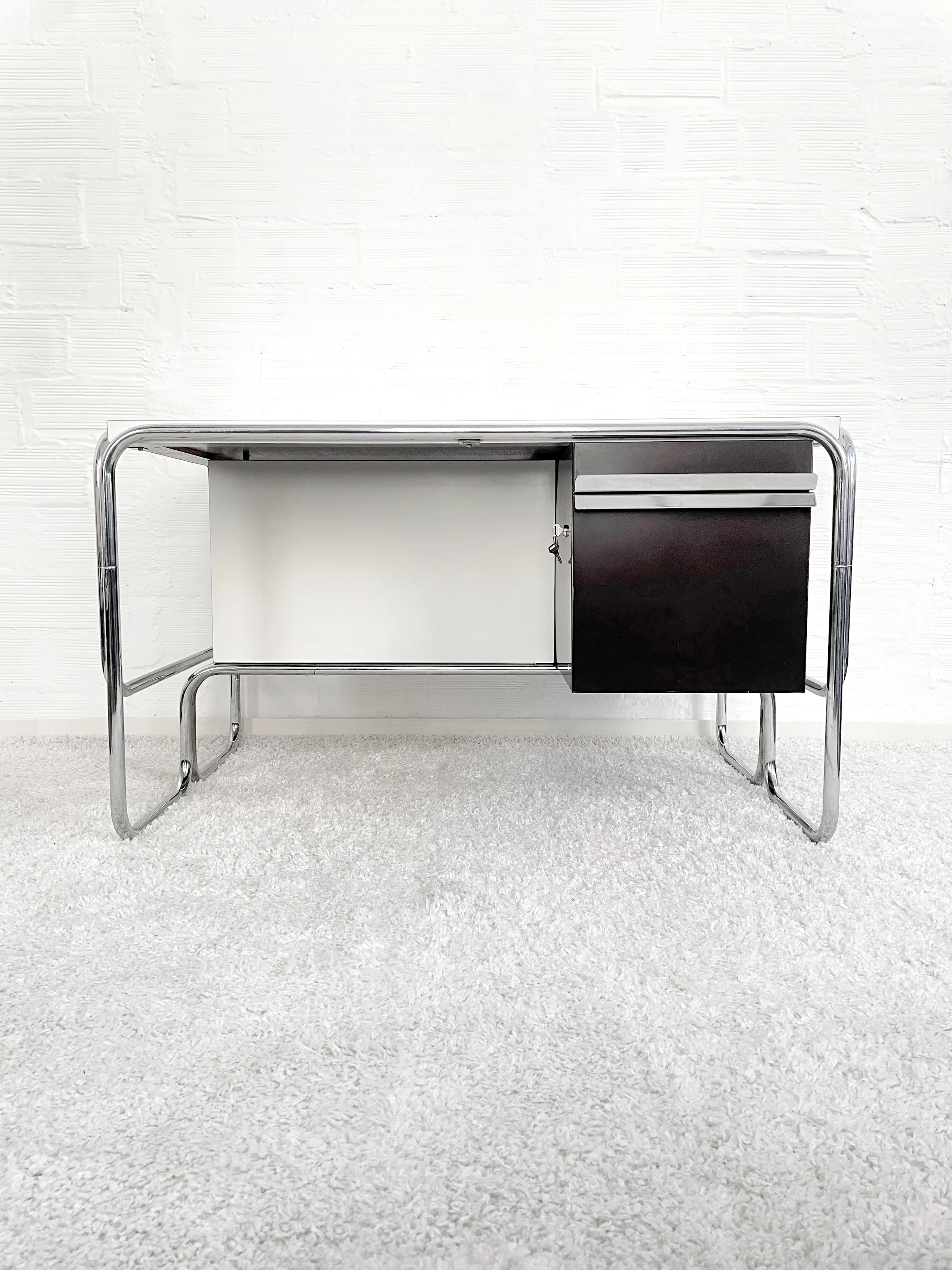 Escritorio Bauhaus metálico. 70s. Monda Lironda Vintage
