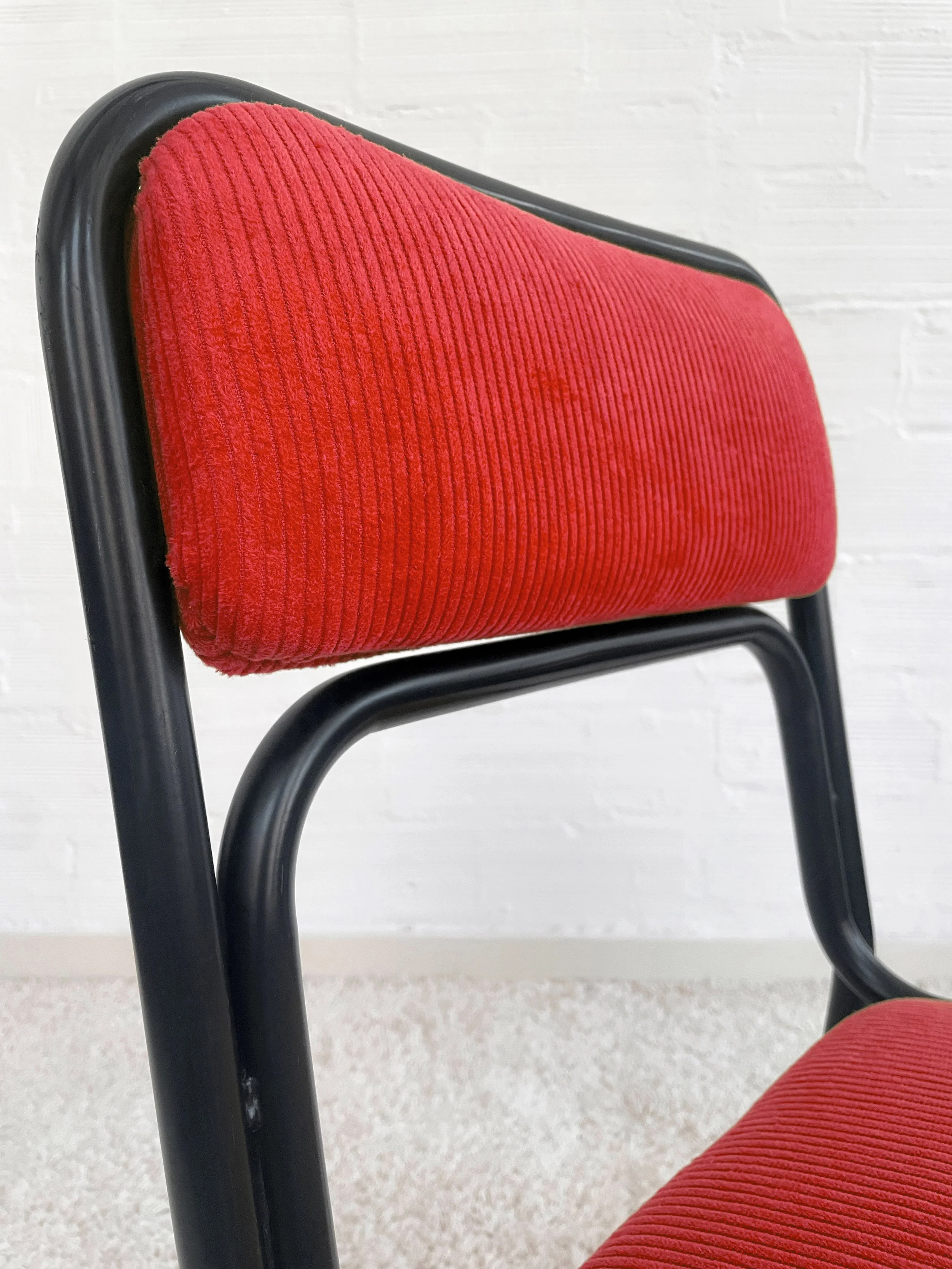 Sillas Bauhaus de los años 70. Italia. Tapizado rojo. Monda Lironda Vintage