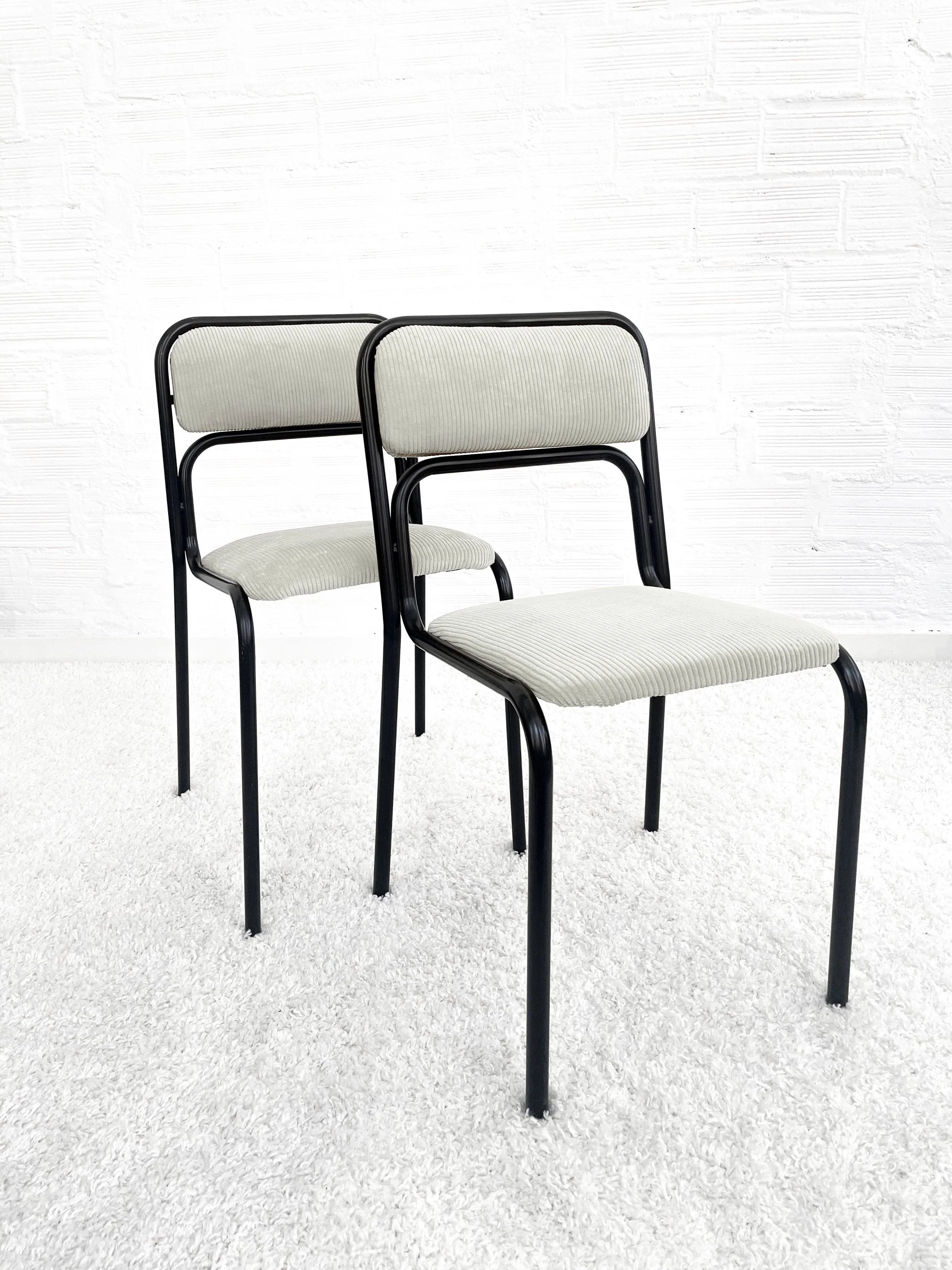 Sillas Bauhaus de los años 70. Italia. Tapizado blanco. Monda Lironda Vintage