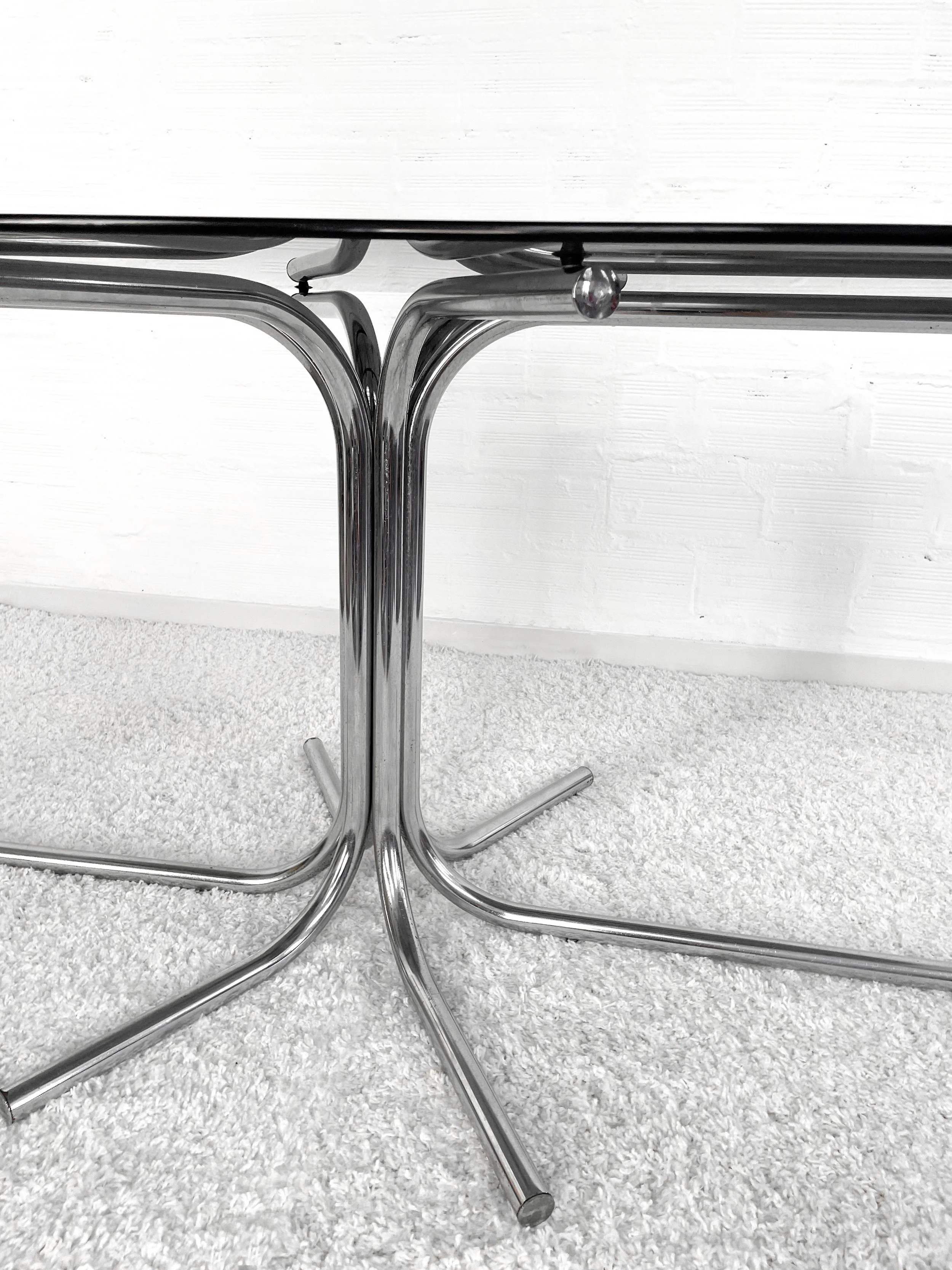 Mesa comedor ovalada vintage. Estructura cromada. 70s. Monda Lironda Vintage