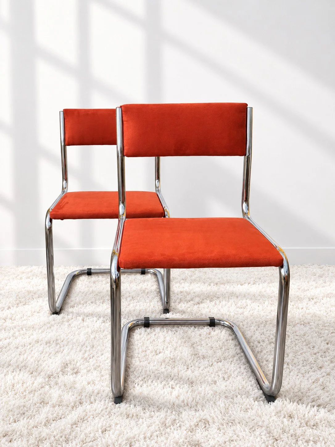 Sillas cantilever italianas de los años 70. Tapizado antelina color teja. Monda Lironda Vintage