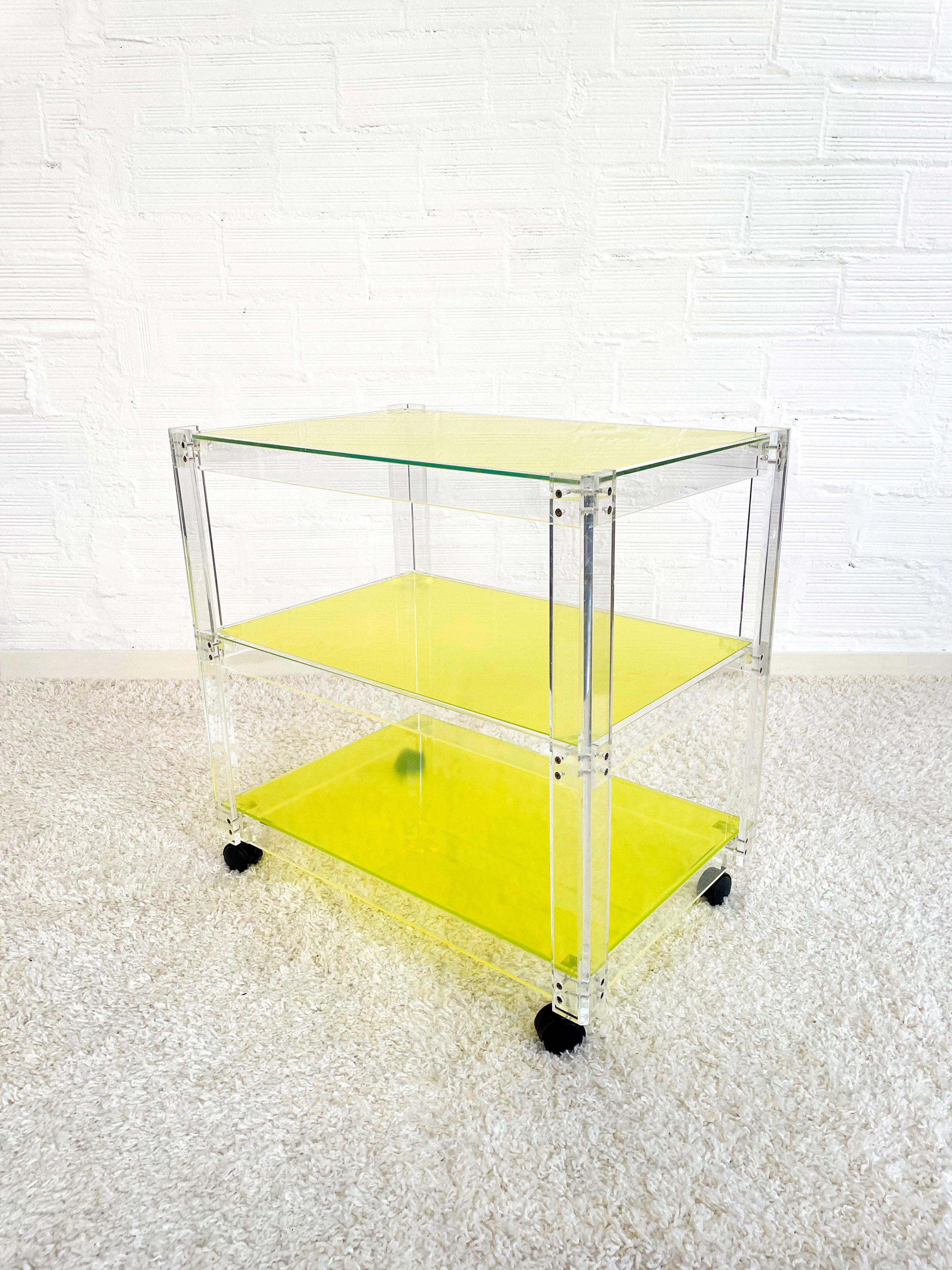 Mesa auxiliar de metacrilato. Vintage. Spain. 80s. Monda Lironda Vintage