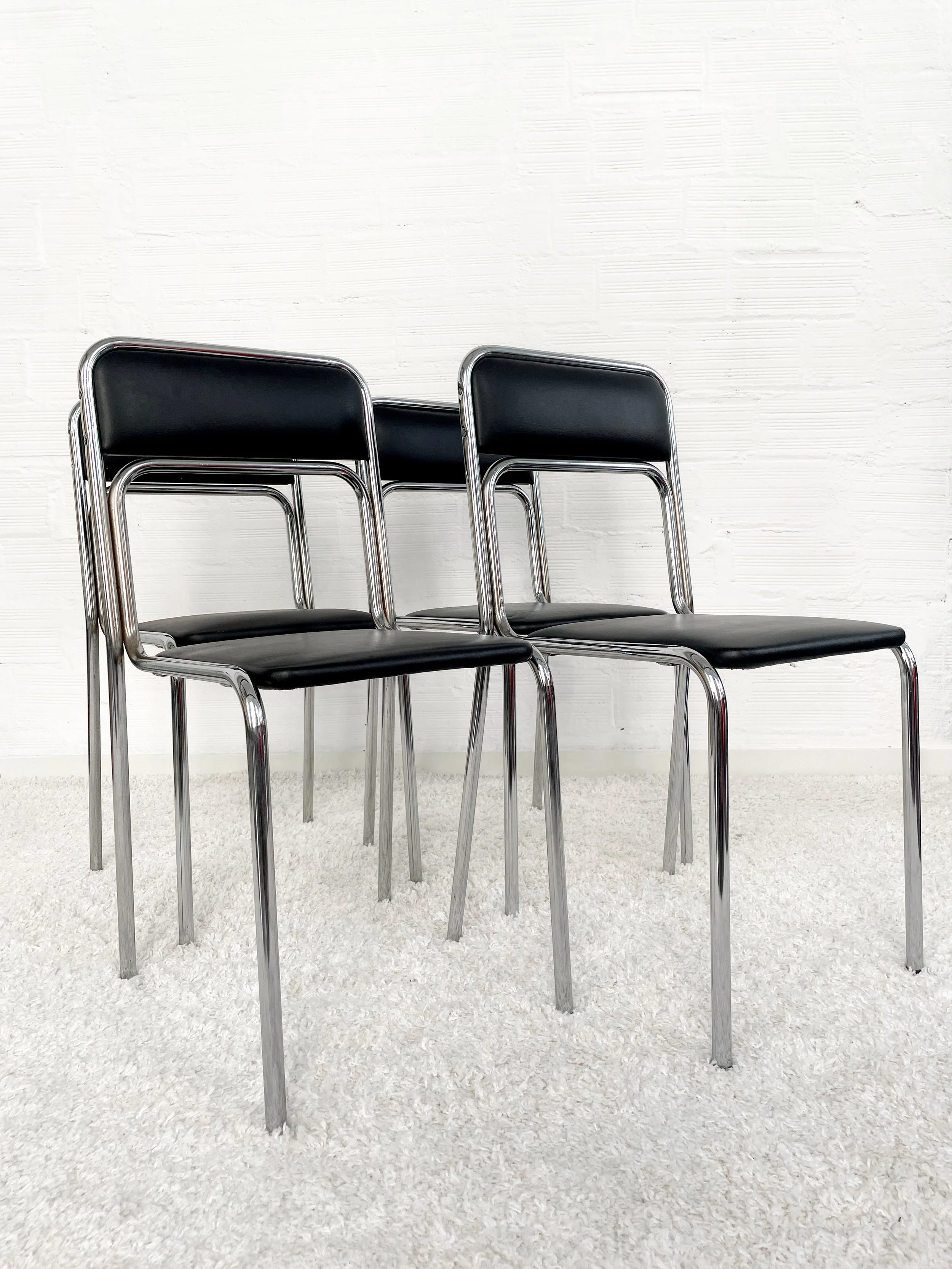 Sillas bauhaus. Color negro. Italia 70s. Monda Lironda Vintage