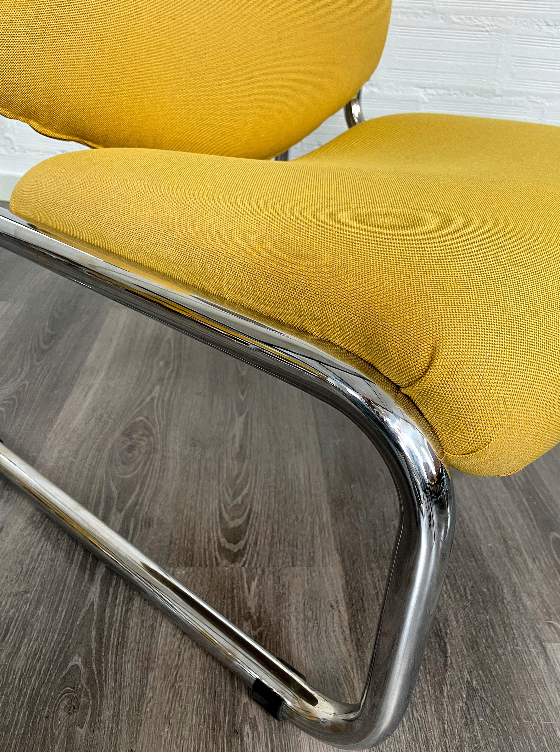 Sillón vintage Egara. Tapizado mostaza. Italia 70s. Monda Lironda Vintage