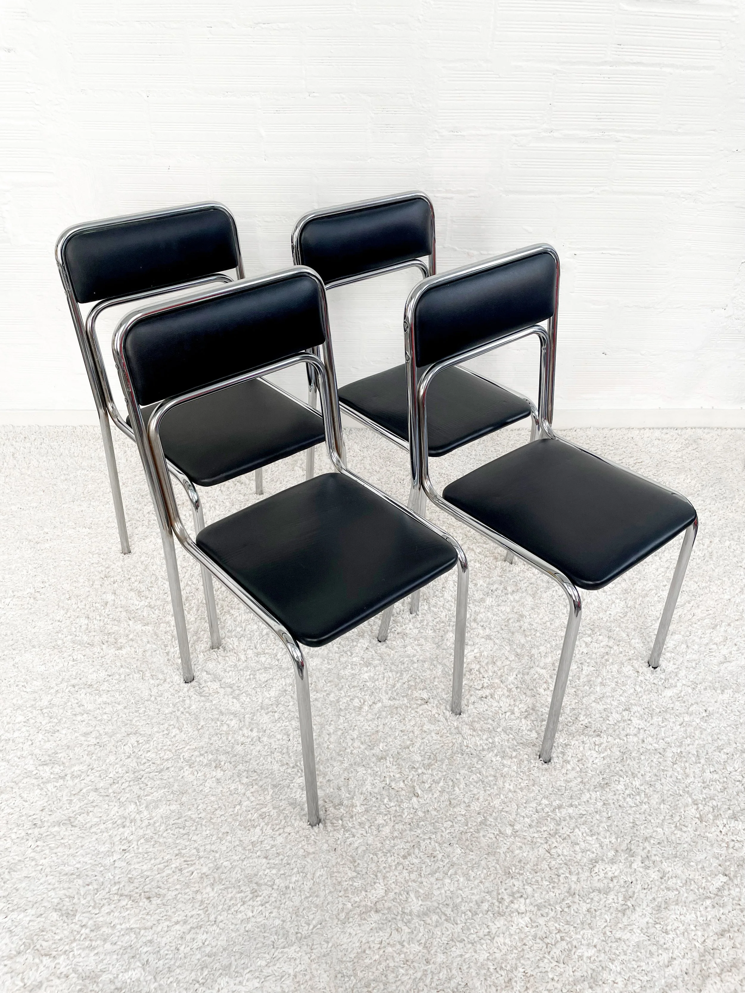 Sillas bauhaus. Color negro. Italia 70s. Monda Lironda Vintage