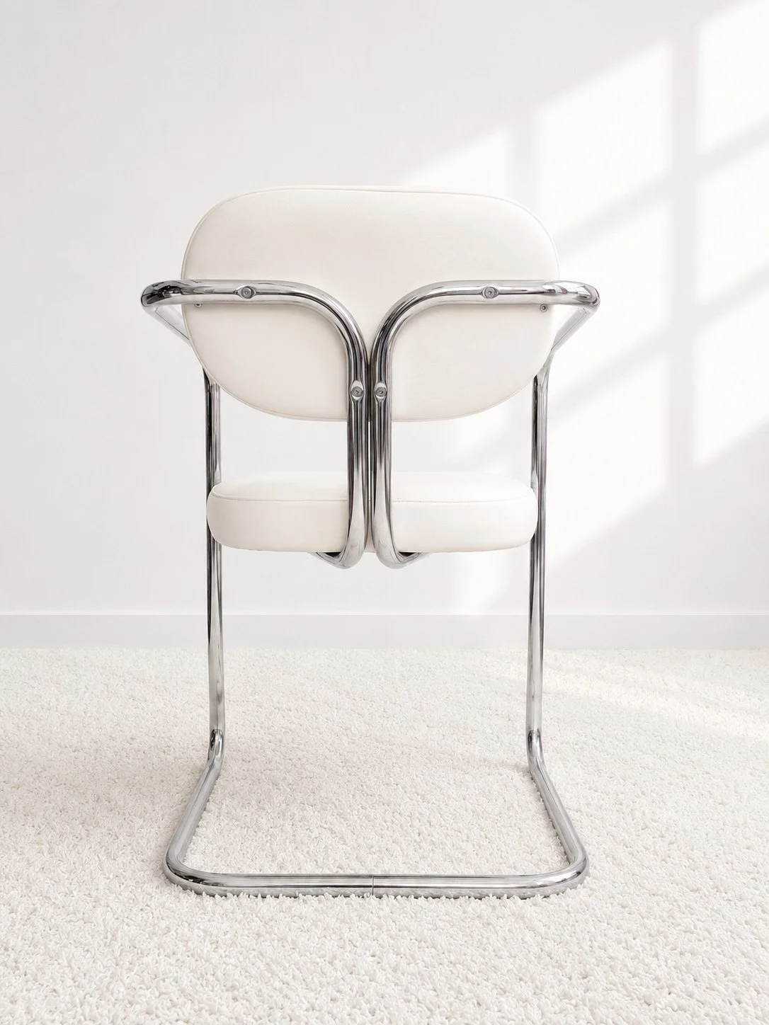 Sillas cantilever Space Age. Tapizado polipiel blanco. 70s. Monda Lironda Vintage